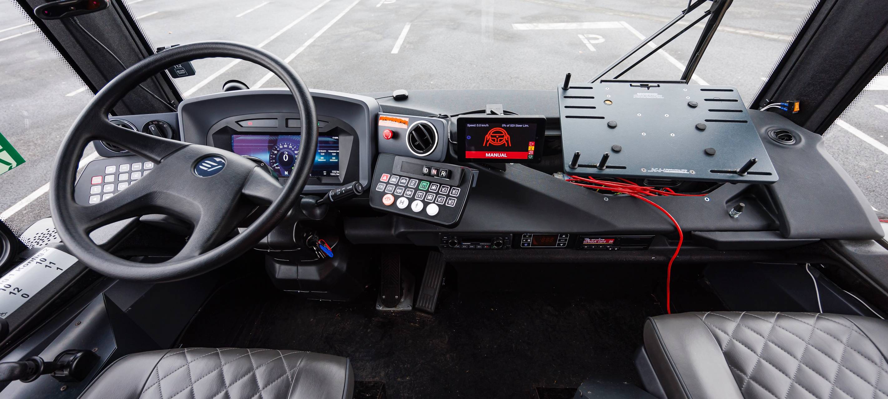 Die Lenkeinheit eines selbstfahrenden Shuttles der Rheinbahn. Bei der Innovationsmesse XPONENTIAL 2025 wird es vorgestellt und zwischen Messeparkplatz und Messehallen unterwegs sein.