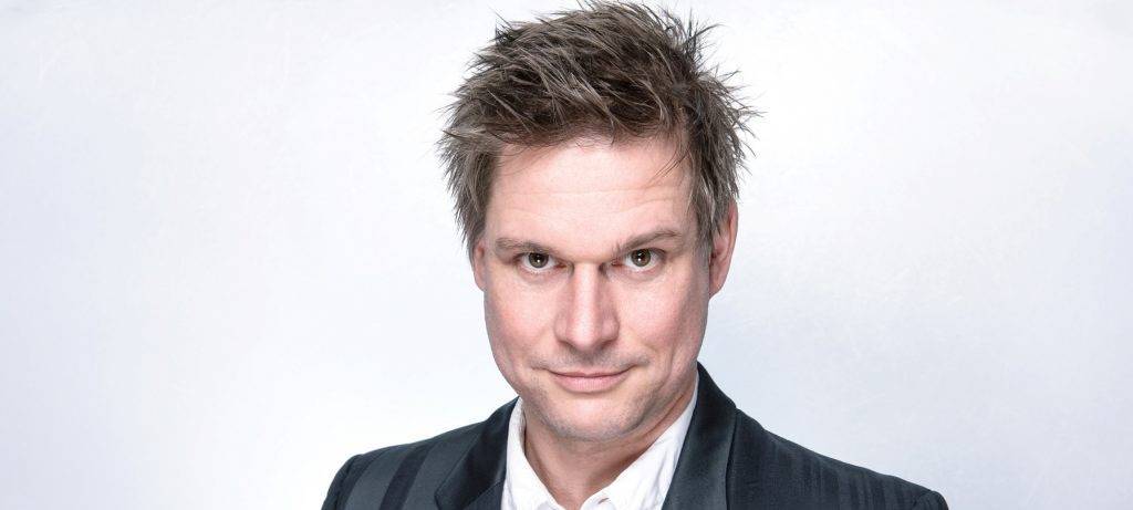 Kabarettist Jens Neutag. Er ist immer freitags bei Antenne Düsseldorf in der Rubrik Neutag spricht Tacheles zu hören.