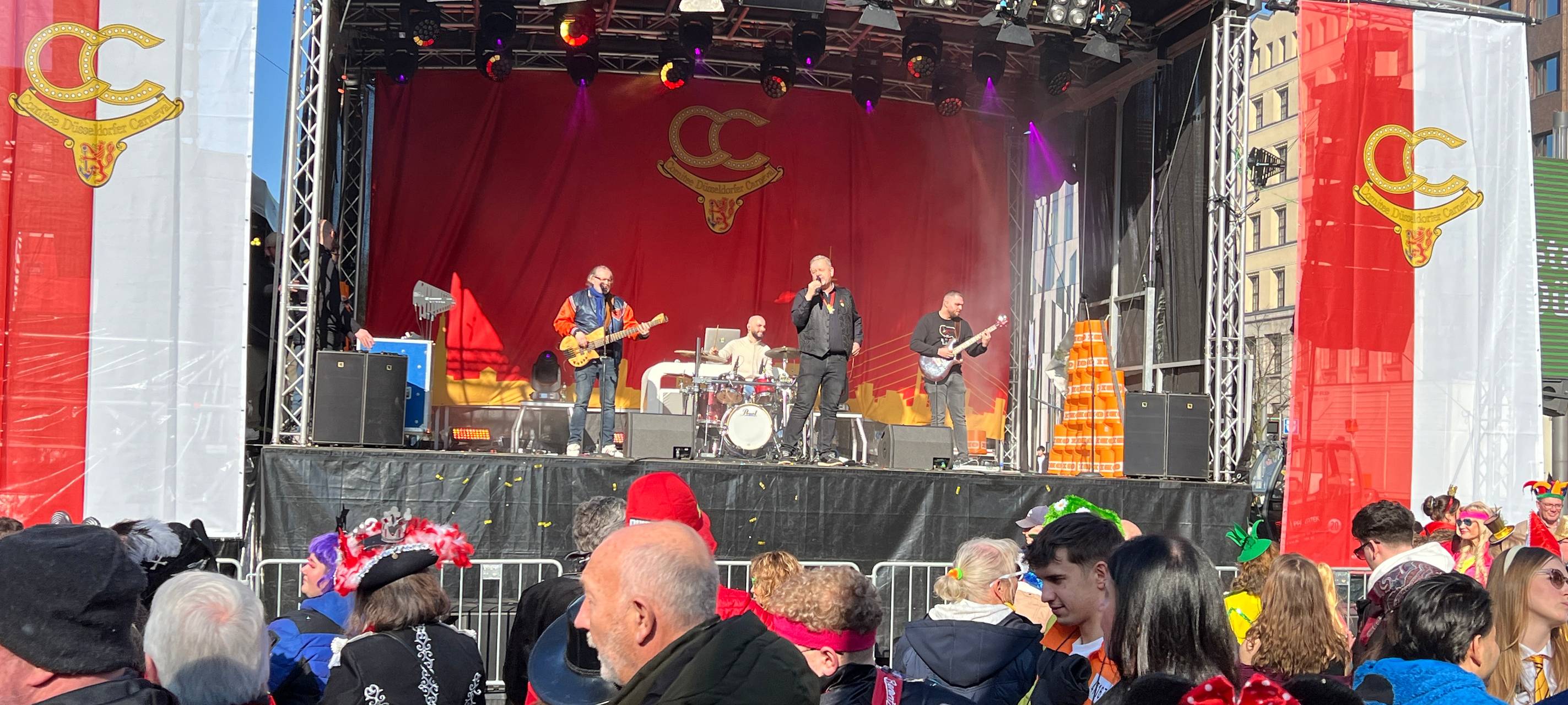 Ein buntes Programm gab es beim Kö Treiebn in diesem Jahr auf der großen Bühne am Corneliusplatz