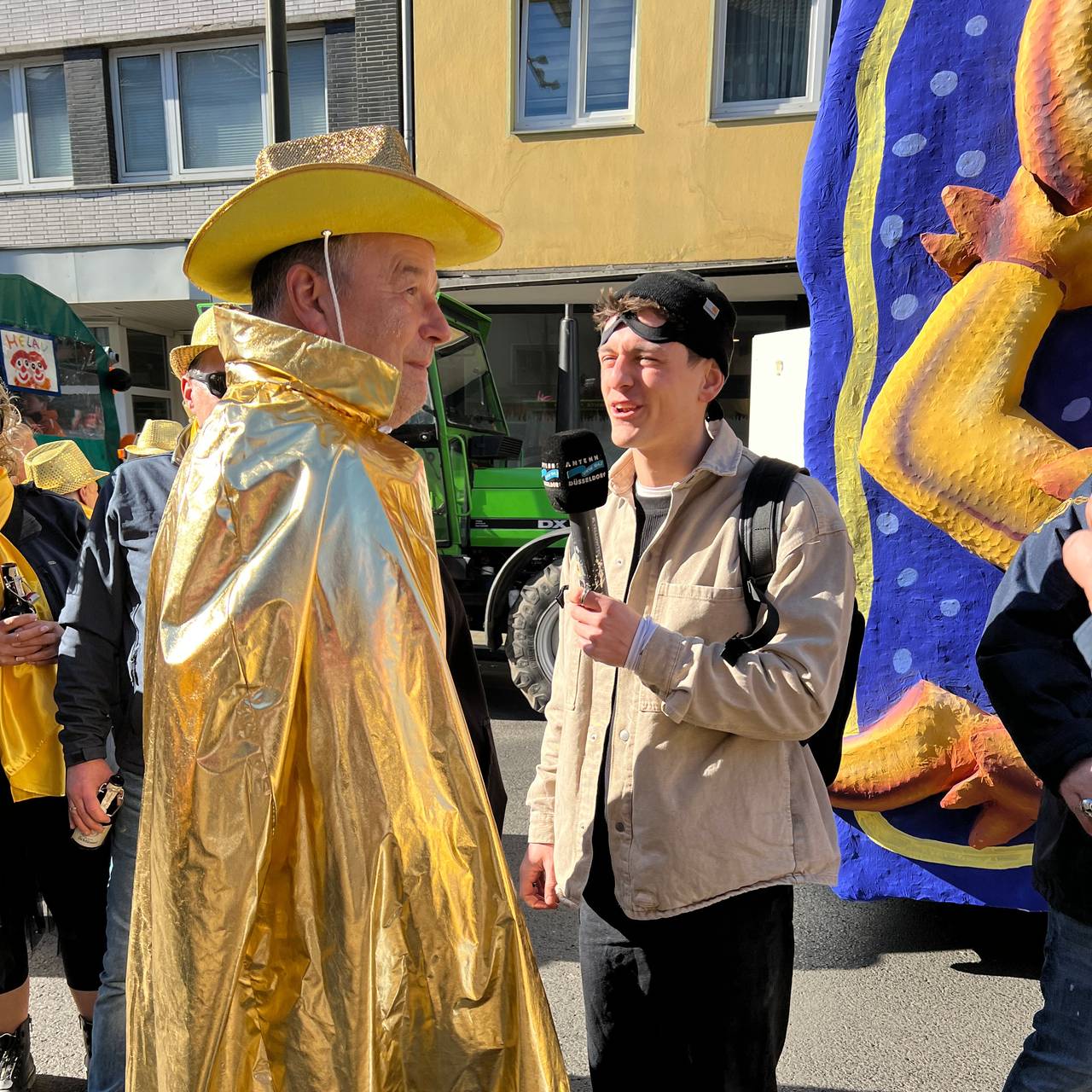 Auch am Rosenmontag waren wir mit dem Mikro vor Ort, um mit euch über eure Eindrücke zu sprechen.