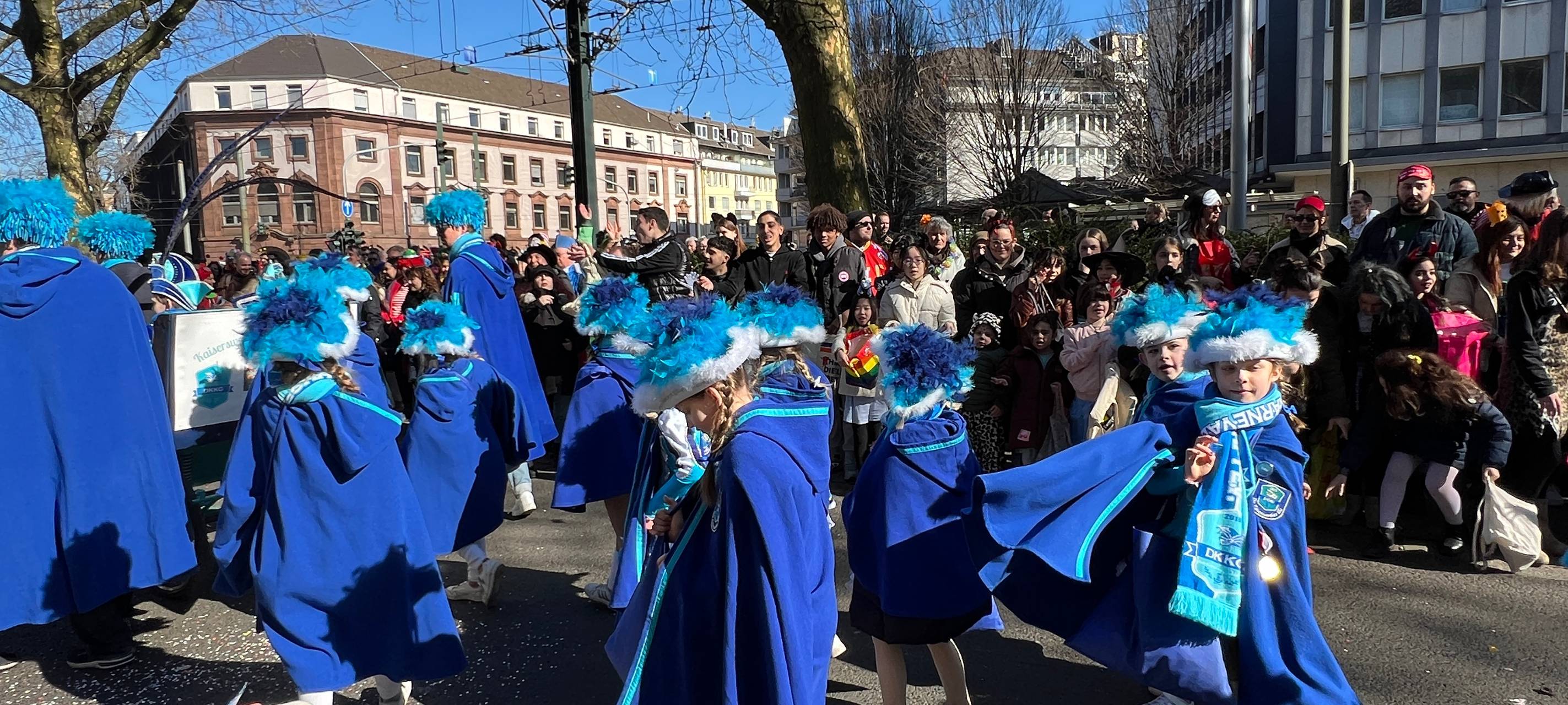 Beim diesjährigen Rosenmontagsumzug waren natürlich auch wieder viele Funkemariechen mit dabei.