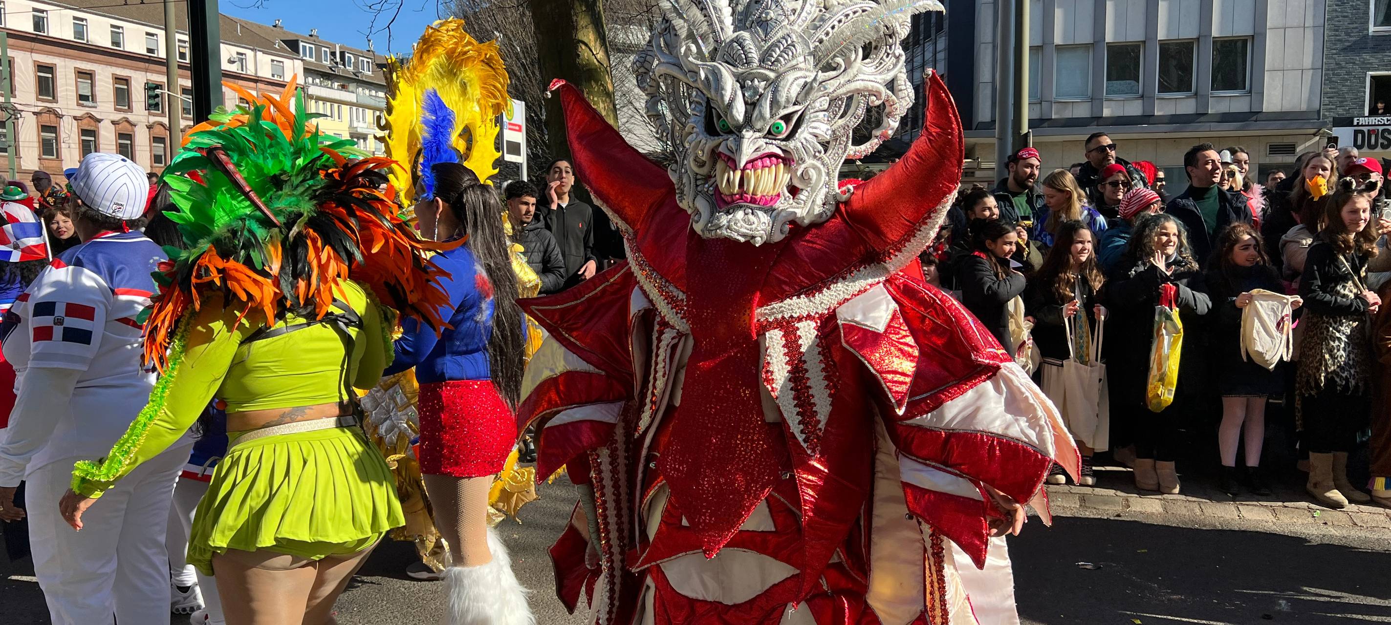 Viele Jecken hatten auch dieses Jahr wieder sehr aufwendige Kostüme an.