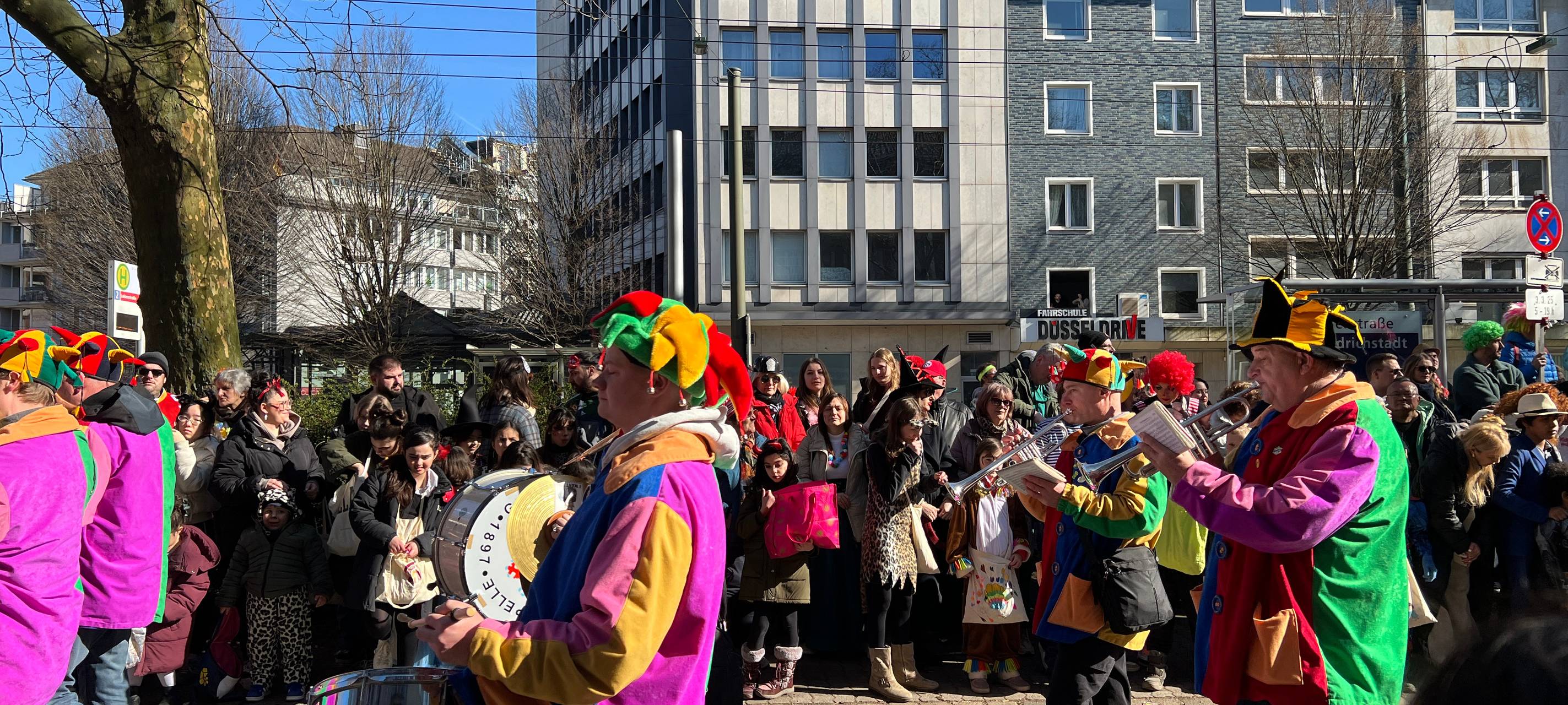 Auf dem diesjährigen Rosenmontagsumzug sind auch wieder viele Blaskapellen mitgelaufen.