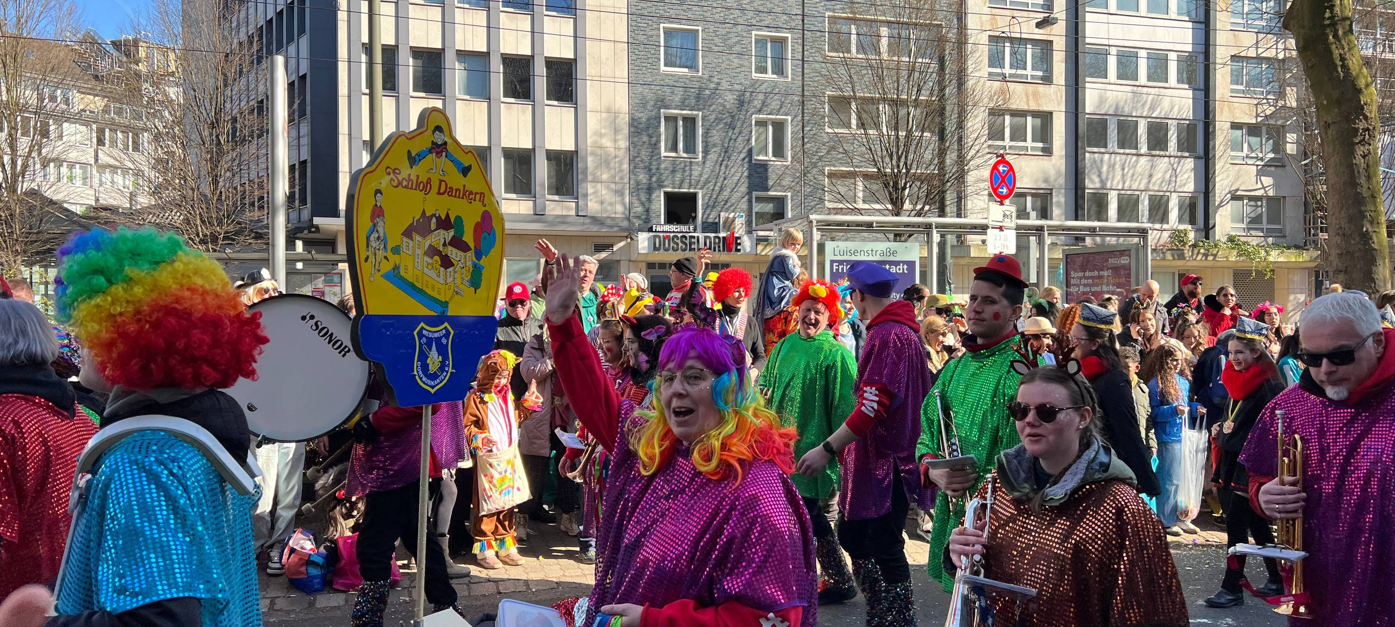Düsseldorf Helau. Die Stimmung auf dem Rosenmontagsumzug war toll.
