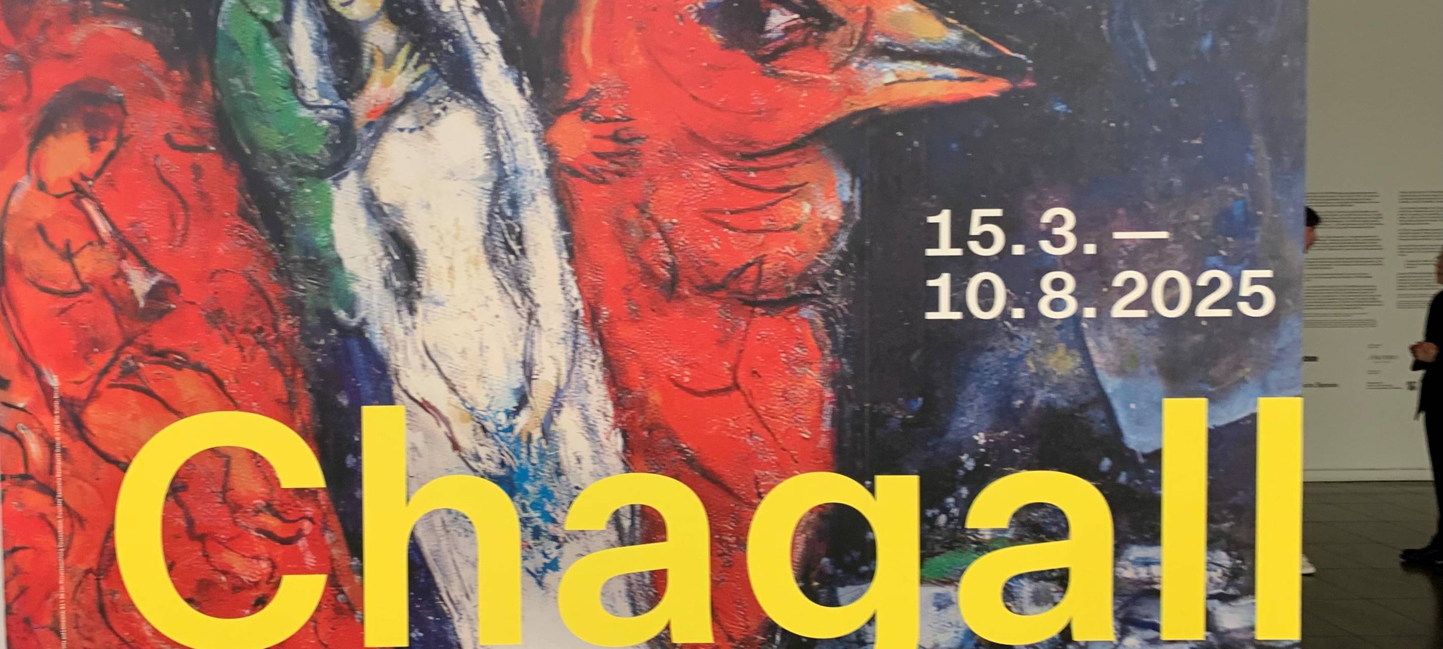 Ein Plakat, das auf die Chagal-Ausstellung in Düsseldorf hinweist.