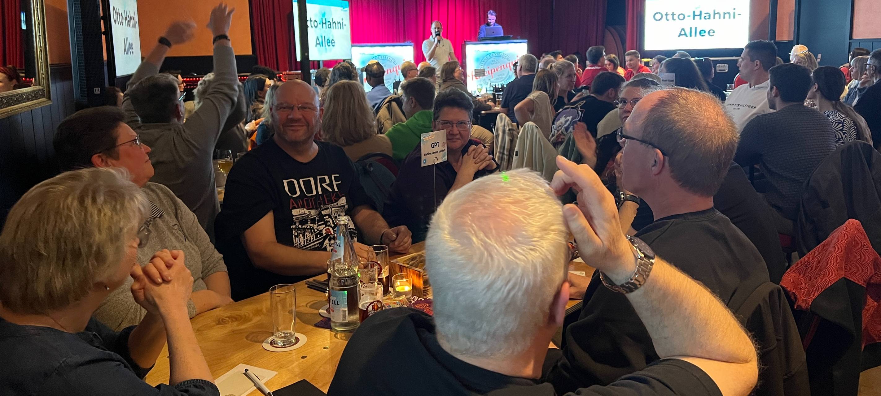 Das Team "GPT - Gehirn perfekt trainiert" beim Antenne-Düsseldorf-Kneipenquiz Vol.6