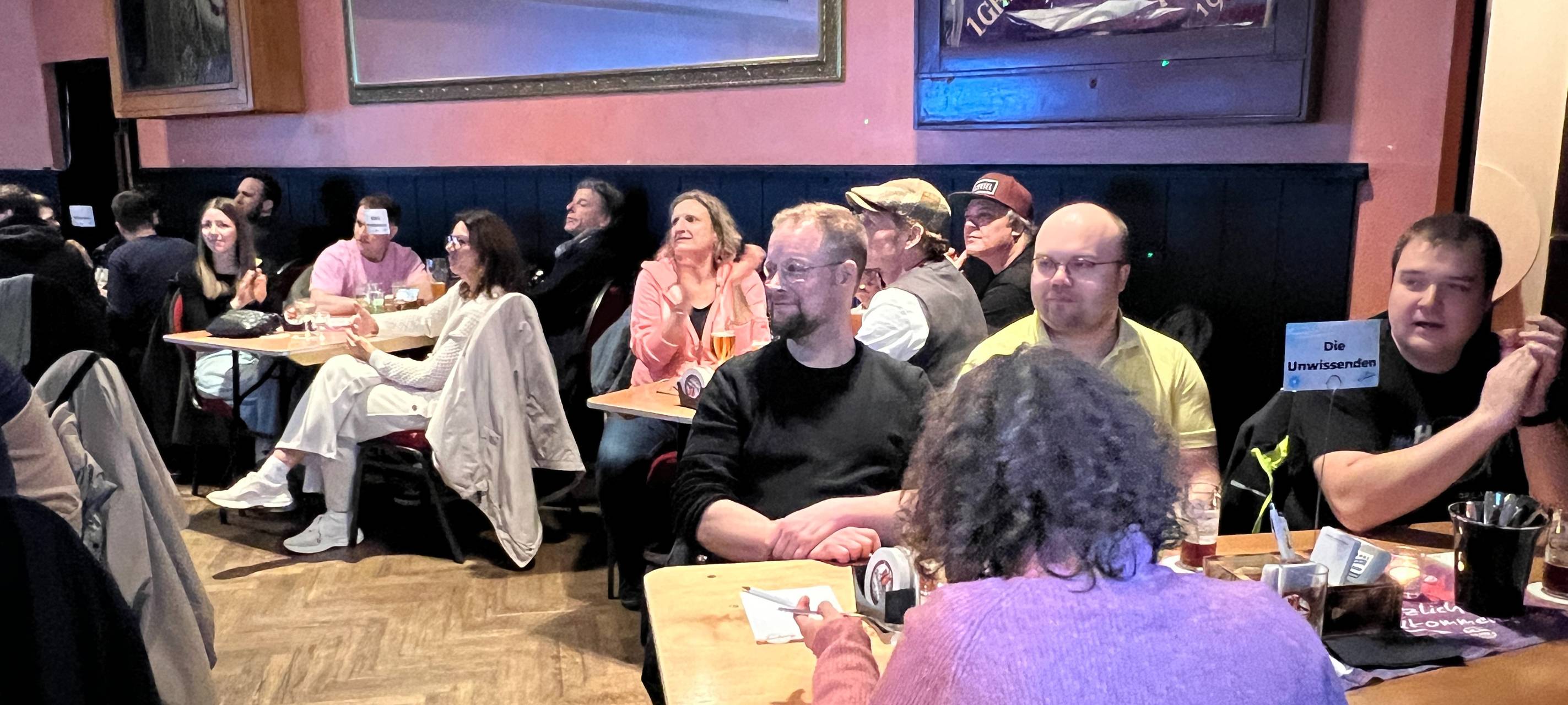 Das Team "Die Unwissenden" beim Antenne-Düsseldorf-Kneipenquiz Vol.6