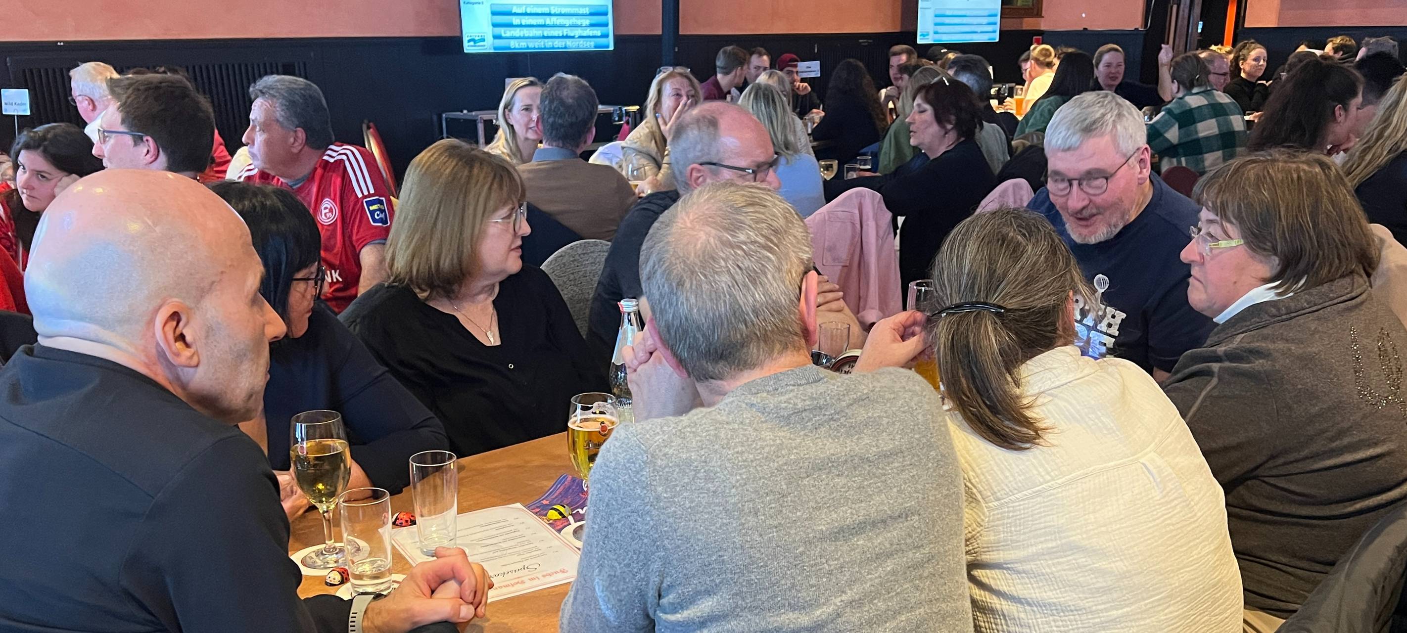 Das Team "Halbwissen auf dem Holzweg" beim Antenne-Düsseldorf-Kneipenquiz Vol.6