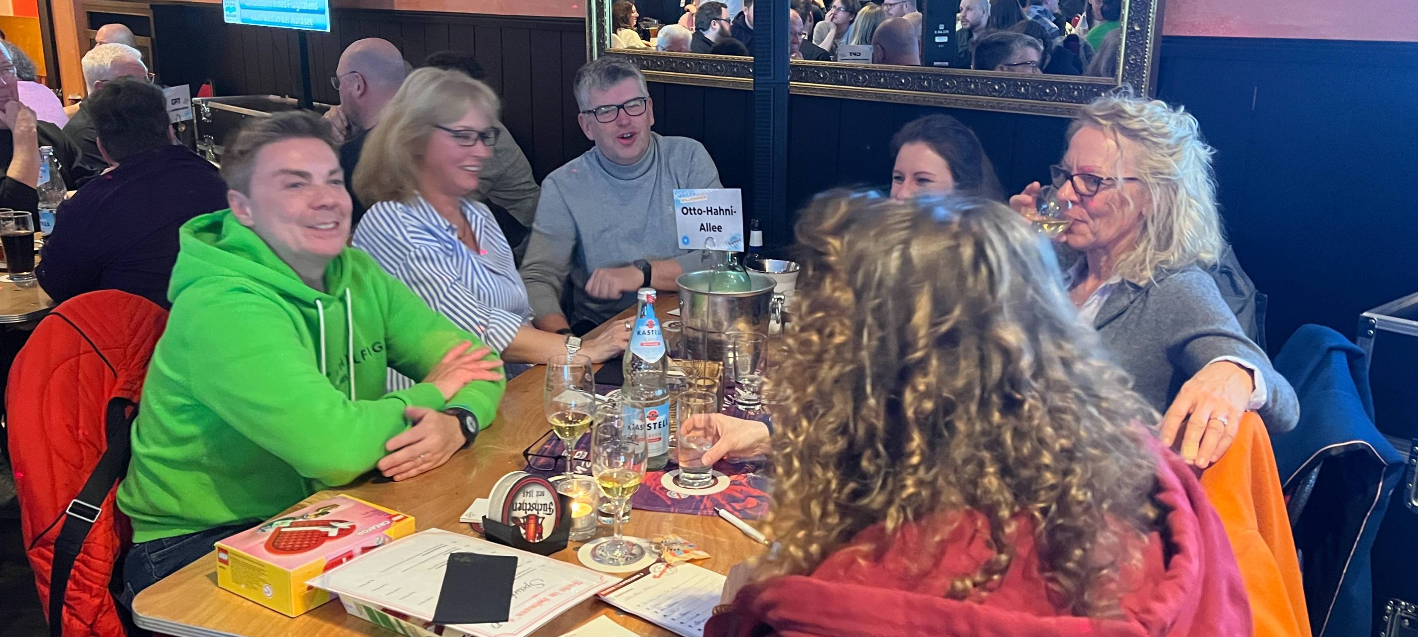 Das Team "Otto-Hahni-Allee" beim Antenne-Düsseldorf-Kneipenquiz Vol.6