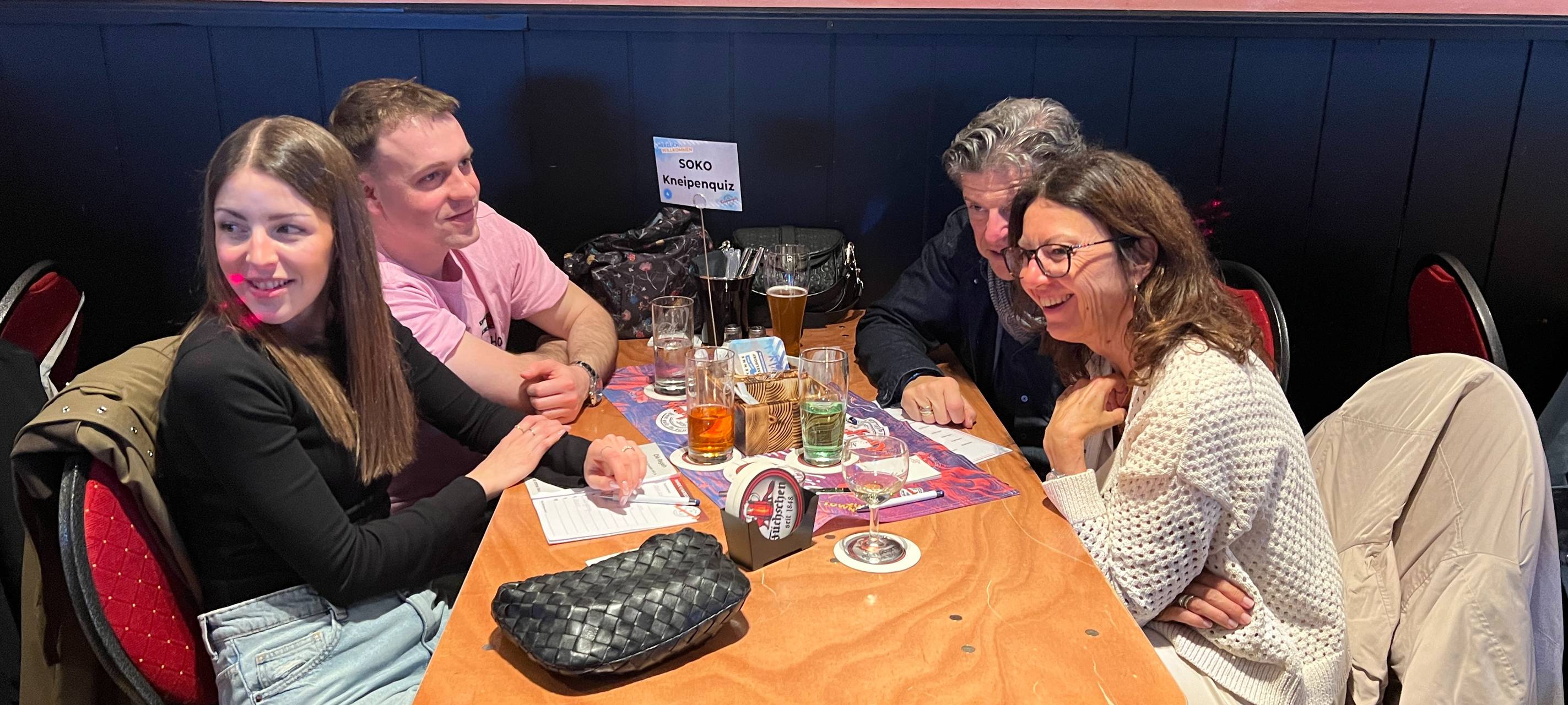 Das Team "SOKO Kneipenquiz " beim Antenne-Düsseldorf-Kneipenquiz Vol.6