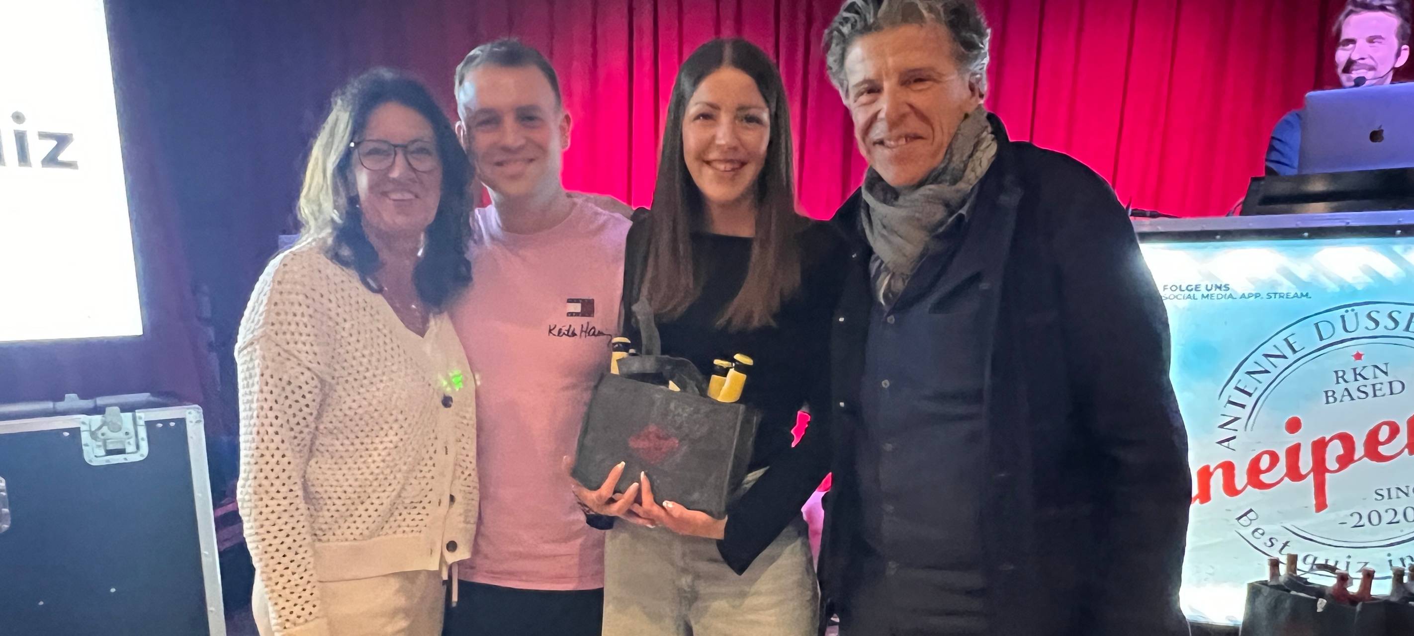 Platz 3 beim Antenne-Düsseldorf-Kneipenquiz Vol. 6 - Das Team SOKO Kneipenquiz