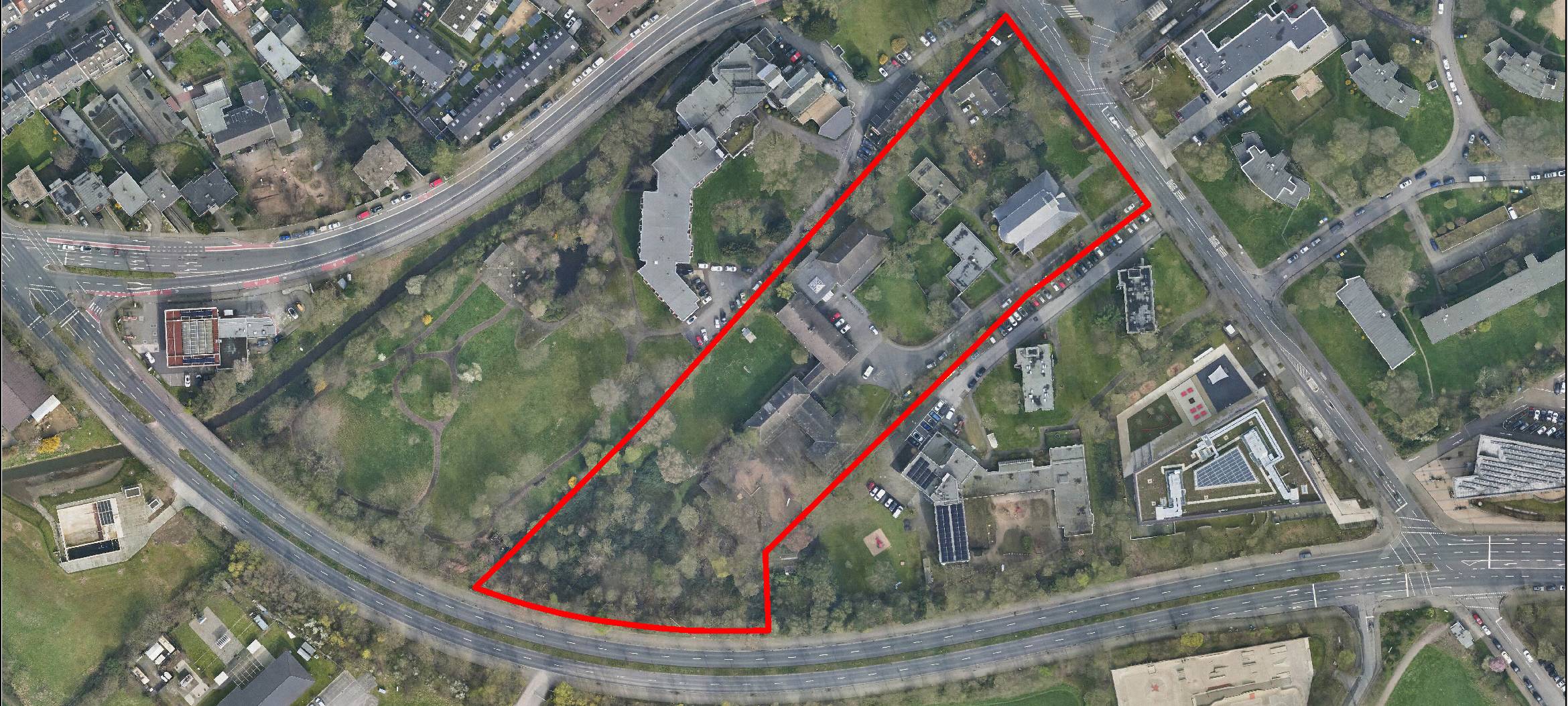 Luftbild aus Eller. Hier ist das Grundstück Schlossallee Ecke Heidelberger Straße zu sehen, auf dem neue Wohnungen geplant sind.