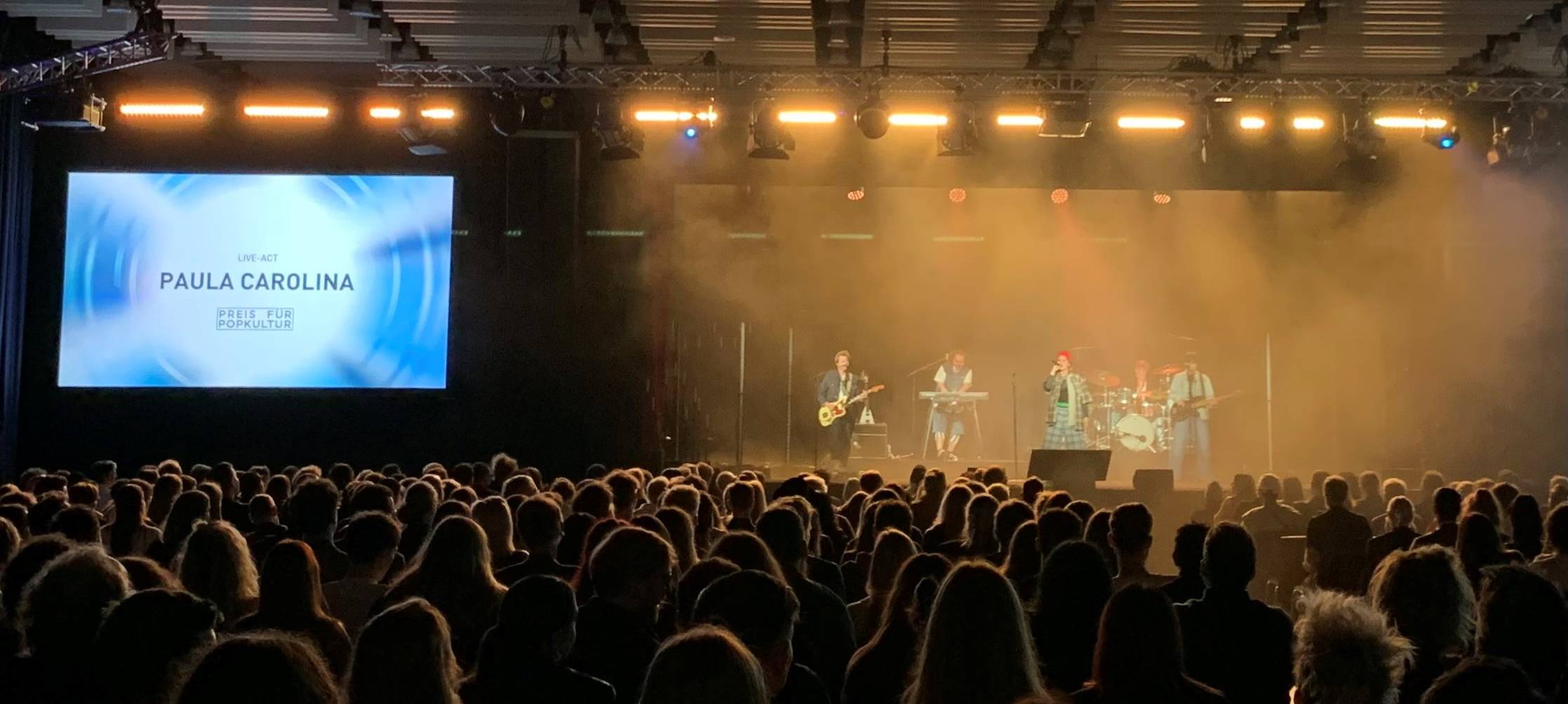 Live Act Paula Carolina beim Preis für Popkultur.