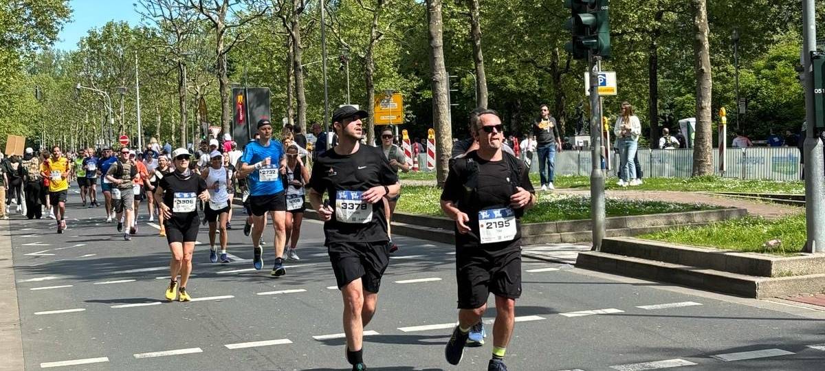 Läuferinnen und Läufer beim großen Düsseldorf Marathon