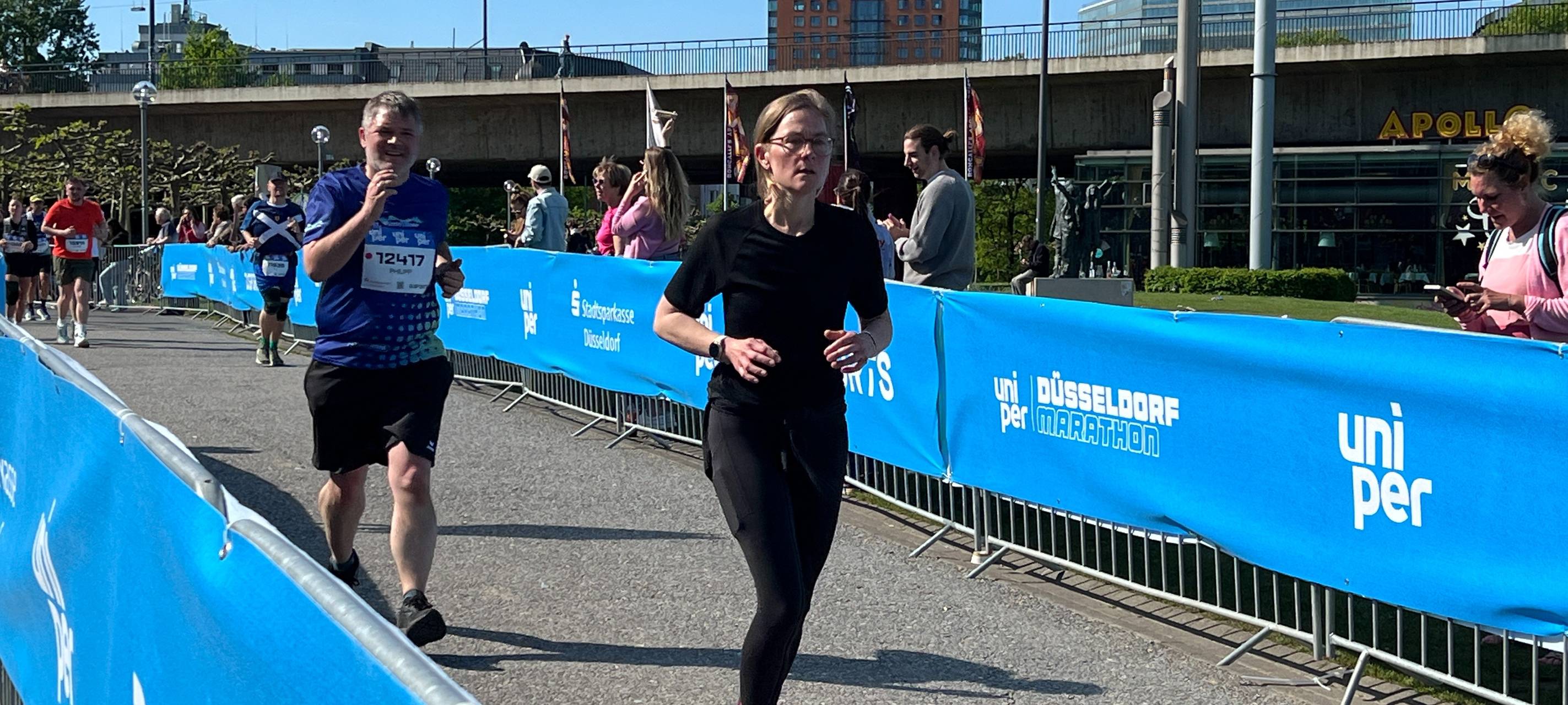 Die Athletinnen und Athleten beim großen Düsseldorf Marathon haben alles gegeben.