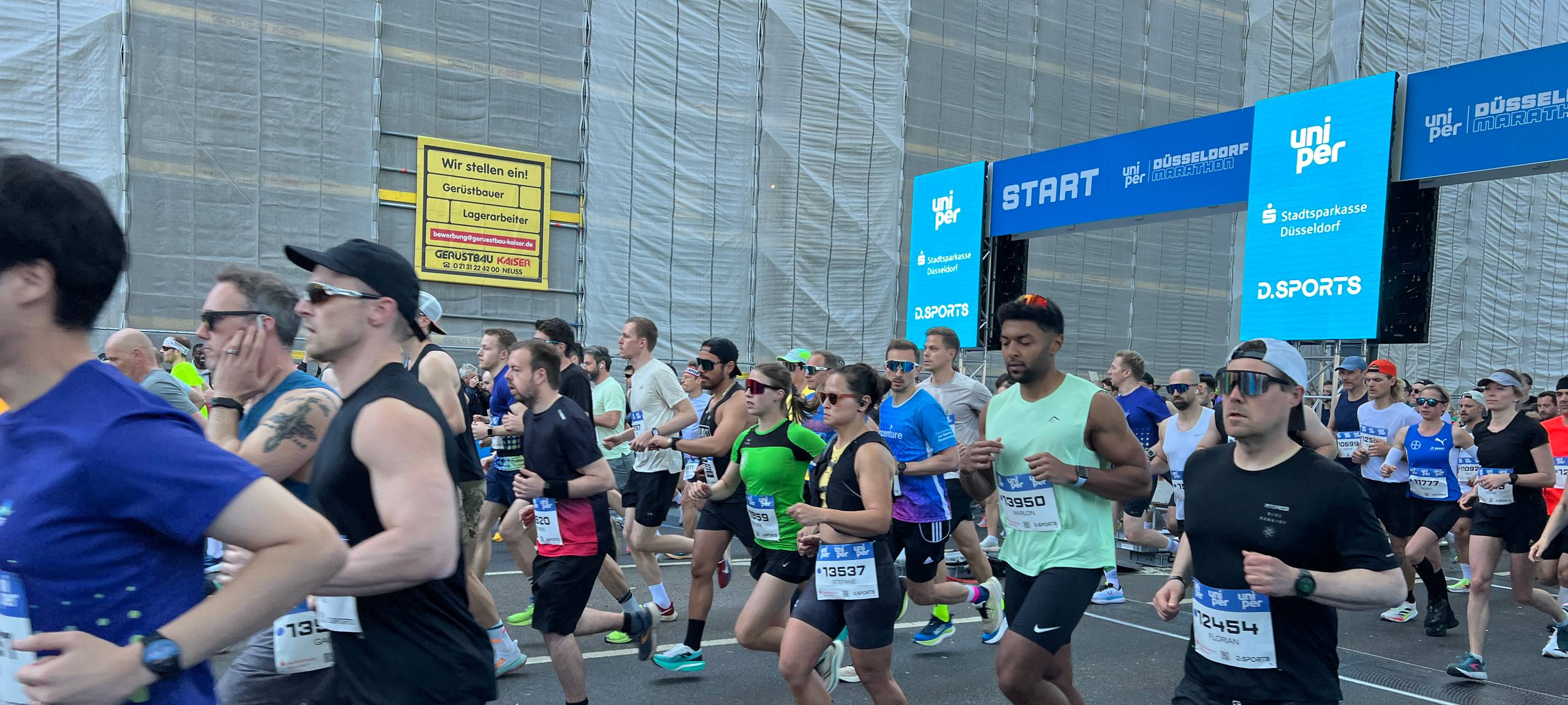 Die ersten Meter beim großen Düsseldorf Marathon