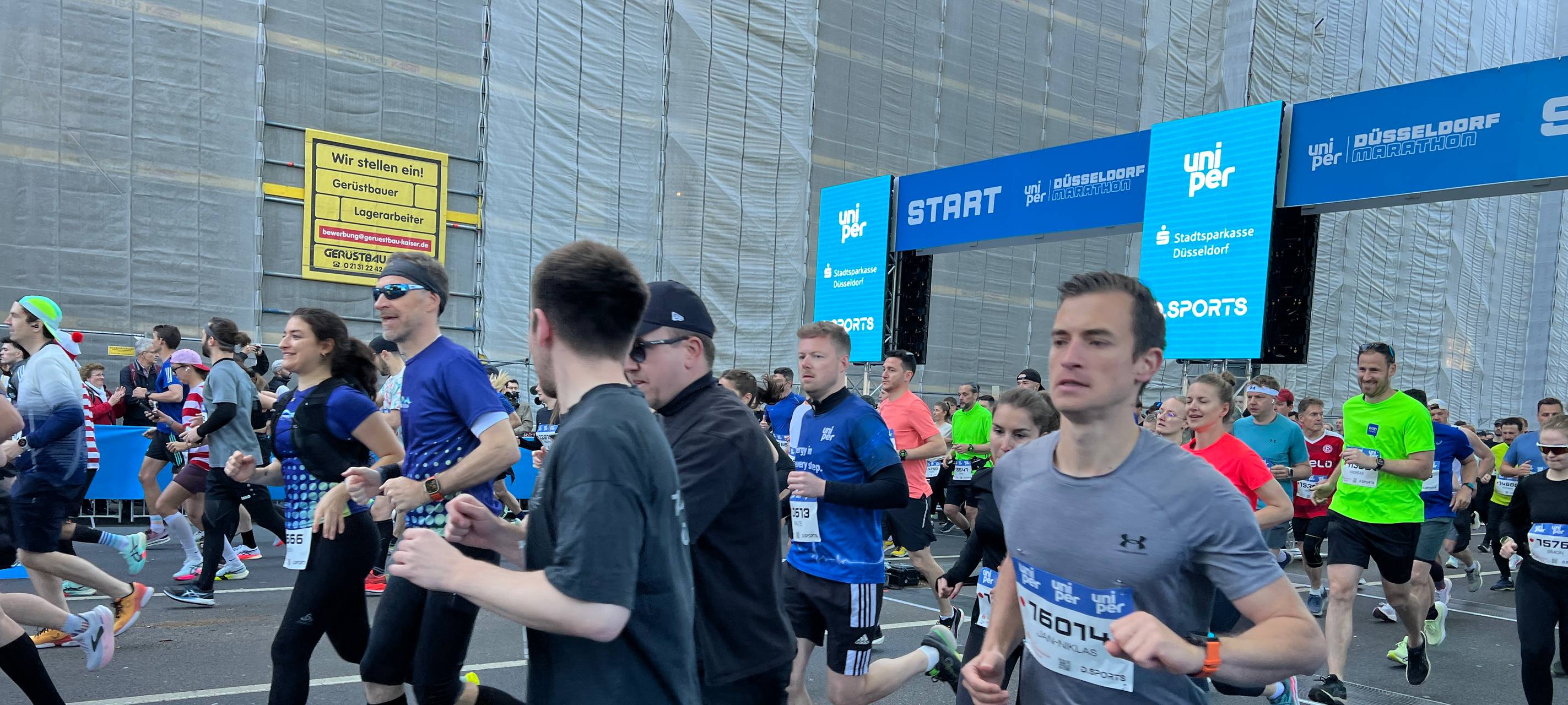 Läuferinnen und Läufer beim großen Düsseldorf Marathon