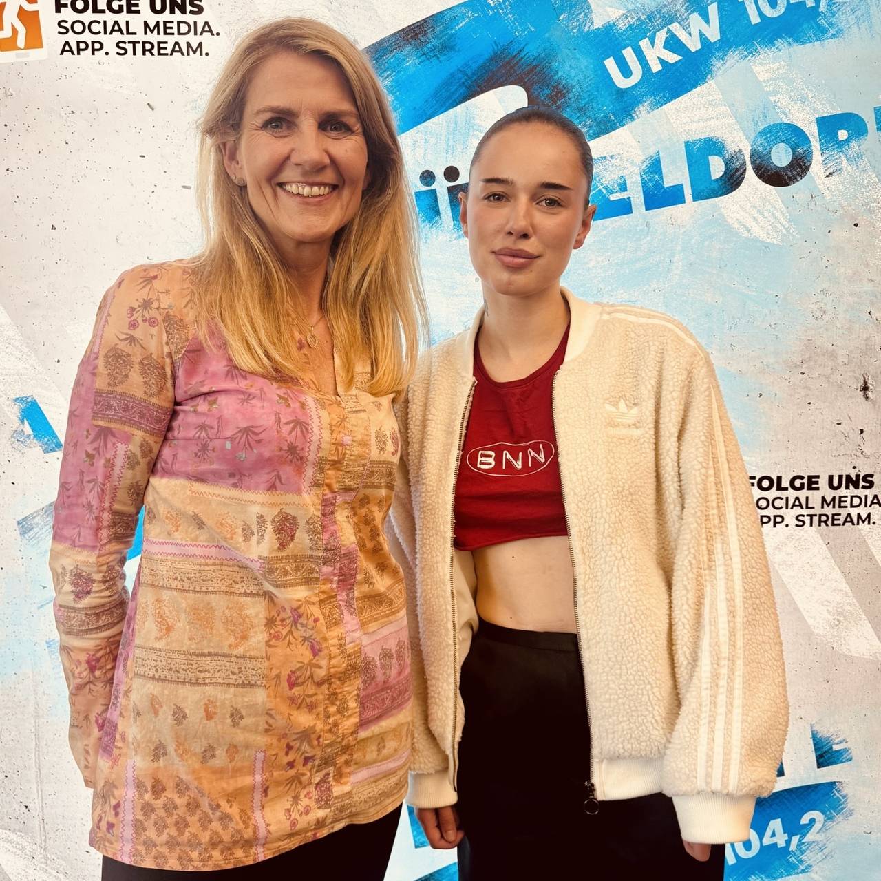 Claudia Monréal, Moderatorin bei Antenne Düsseldorf mit Musikerin Thunder Bae