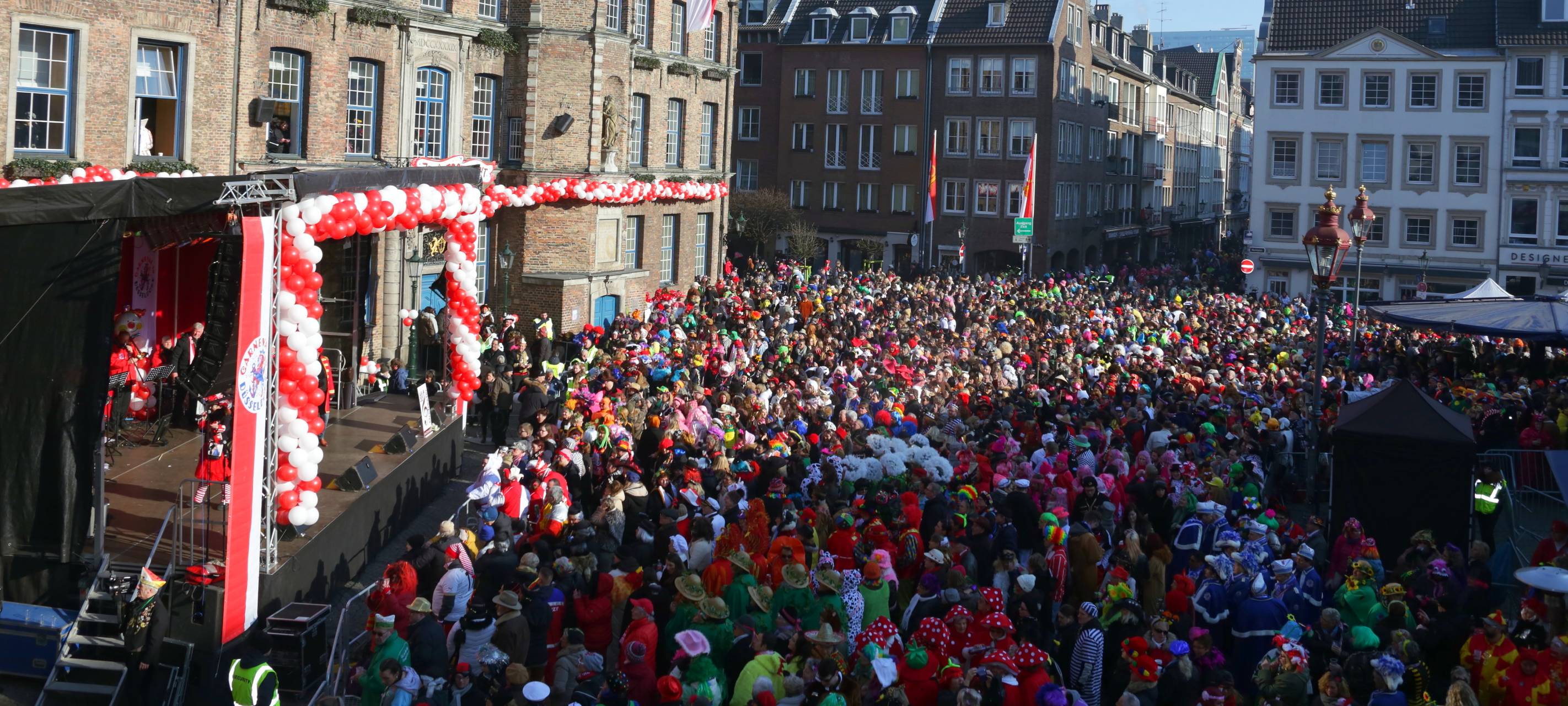 Das läuft heute an Altweiber in Düsseldorf