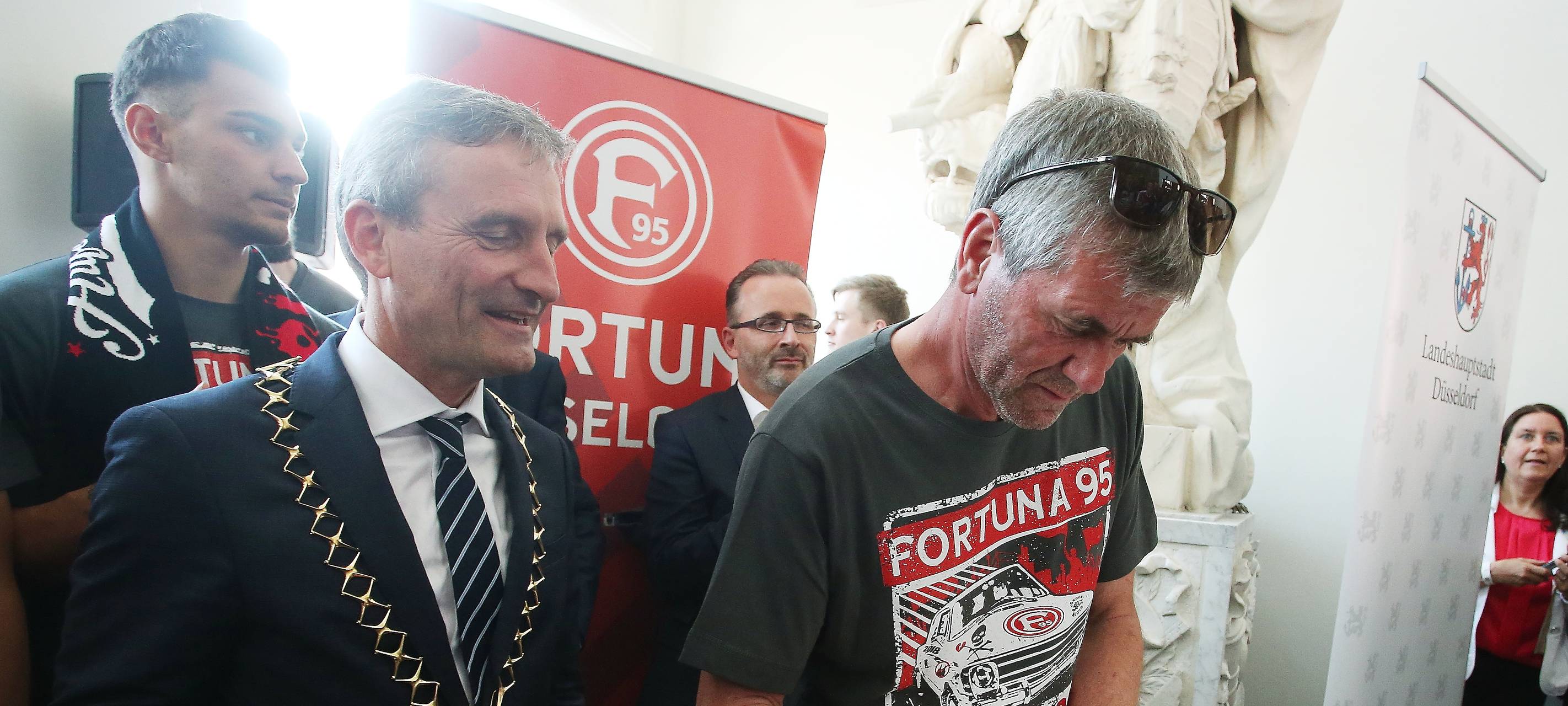 Funkel verabschiedet sich von Fans und Mannschaft