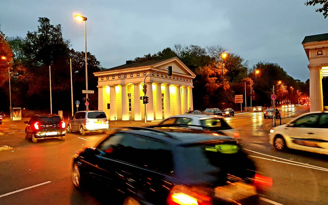 Düsseldorf HeinrichHeineAllee wird teilweise gesperrt Antenne