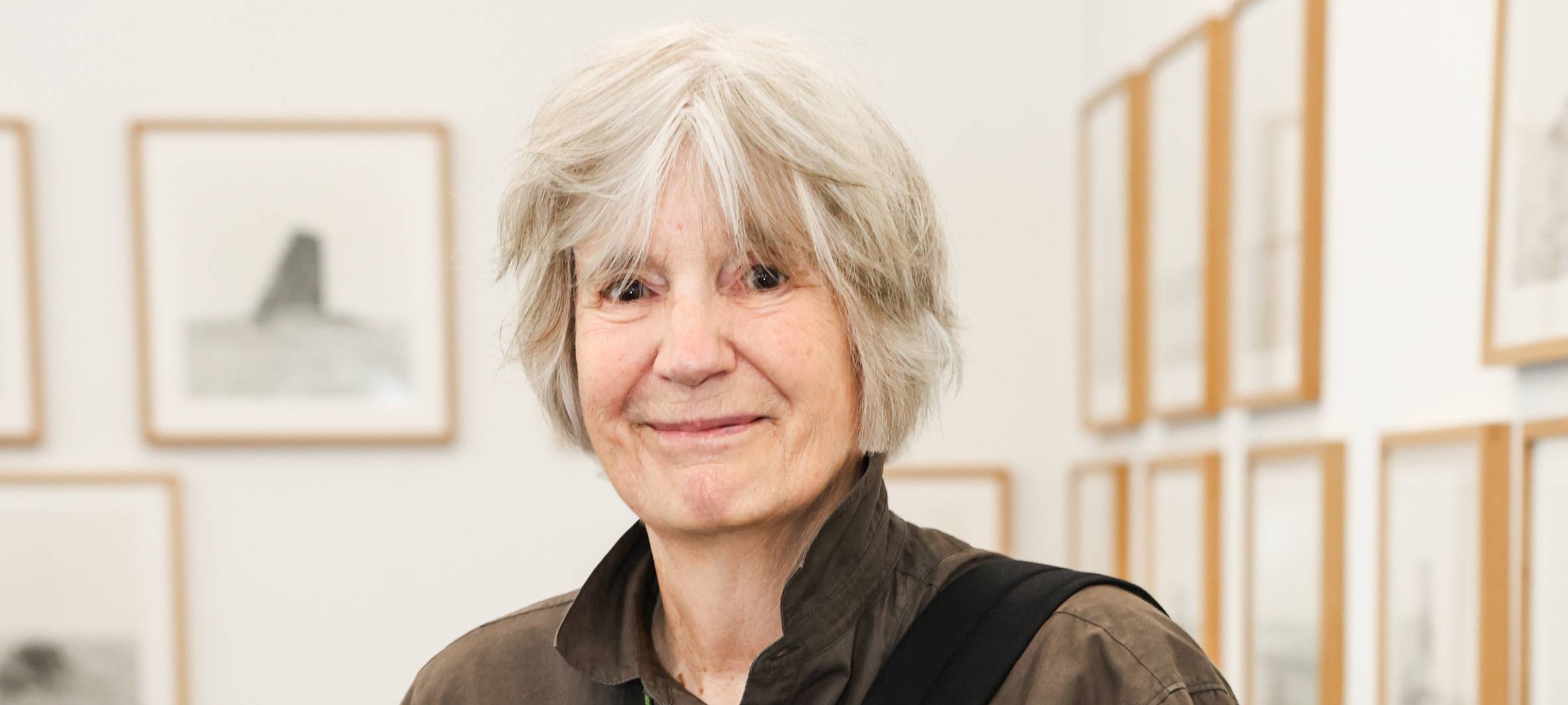 Die Fotokünstlerin Ursula Schulz-Dornburg wird von der Landeshauptstadt Düsseldorf mit dem Bernd-und-Hilla-Becher-Preis 2025 ausgezeichnet.