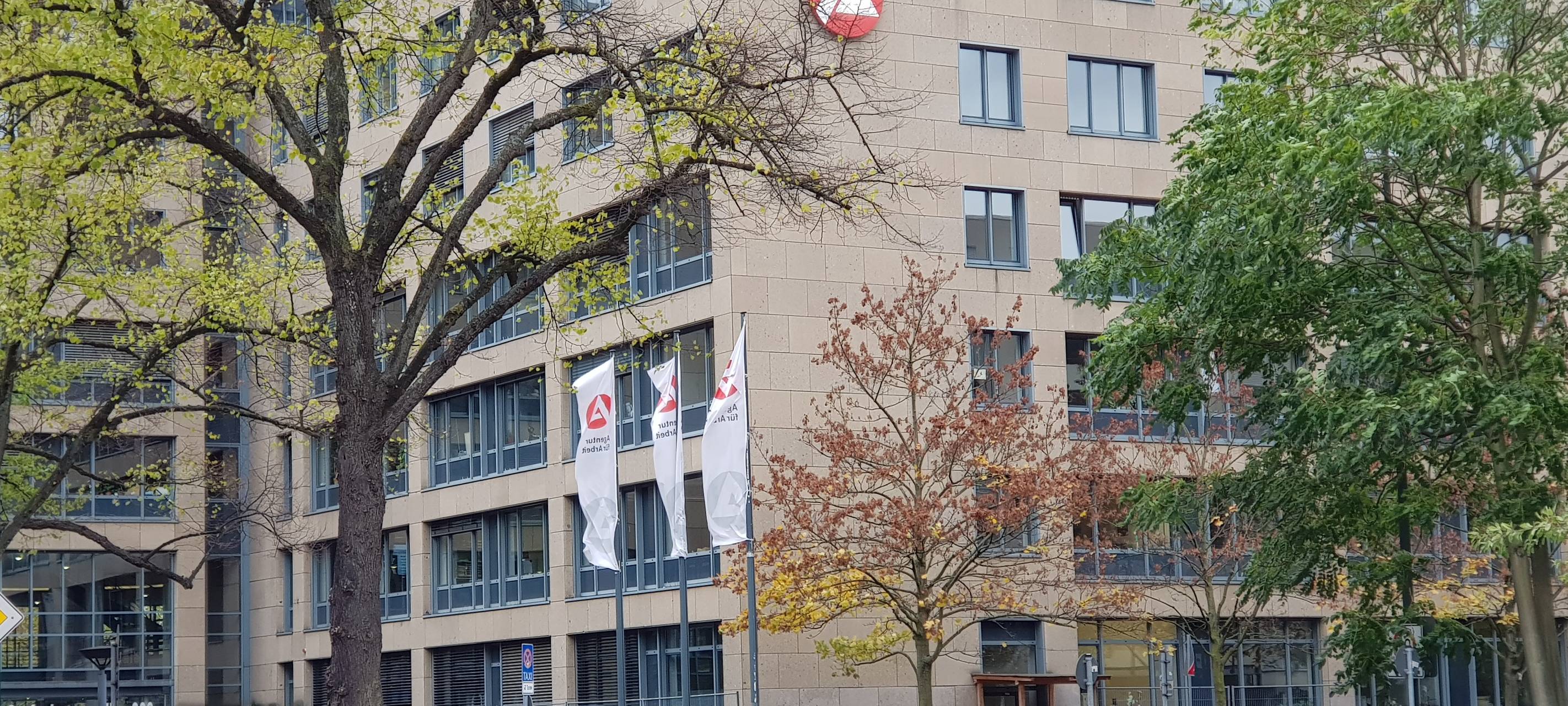 Das Gebäude der Düsseldorfer Agentur für Arbeit von aussen.