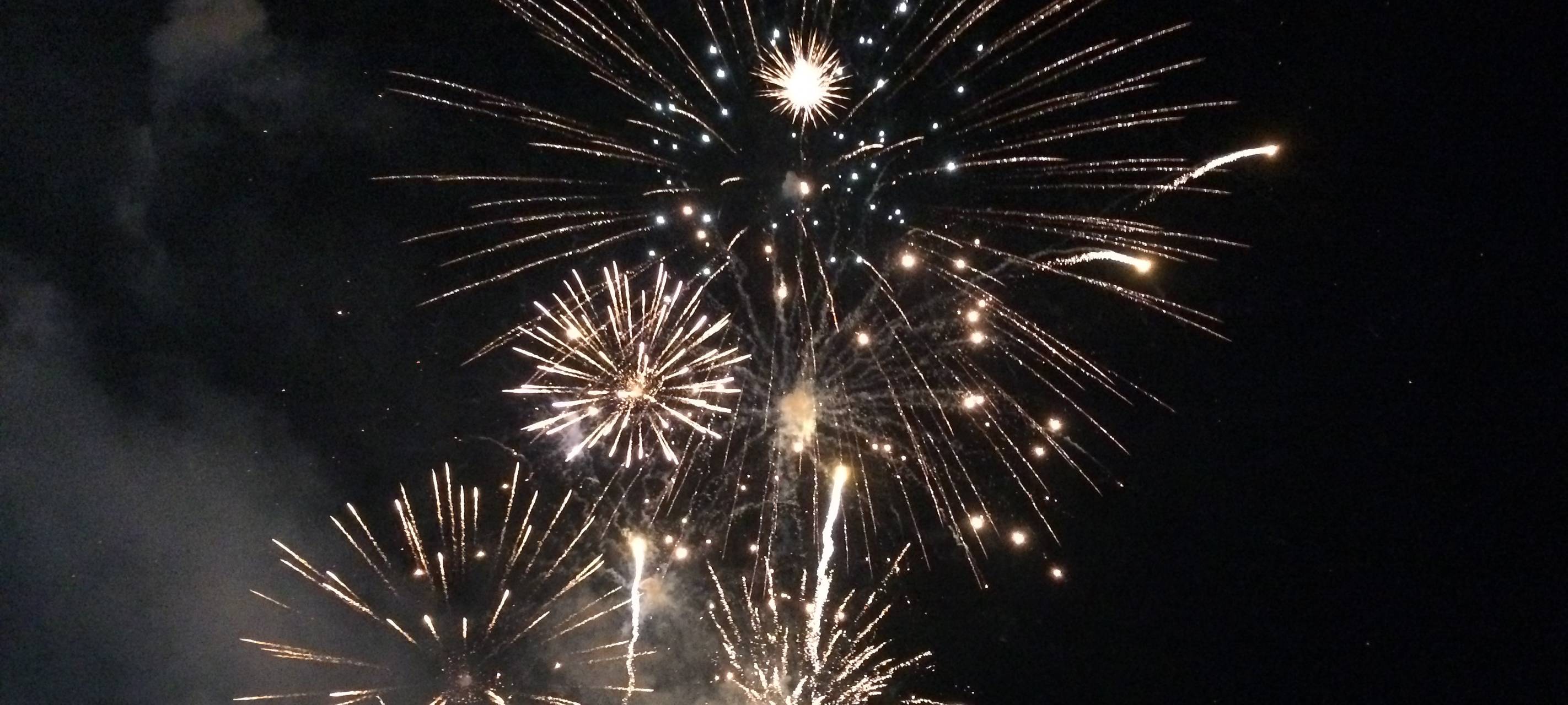 Unzählige Besucher beim Feuerwerk in Düsseldorf