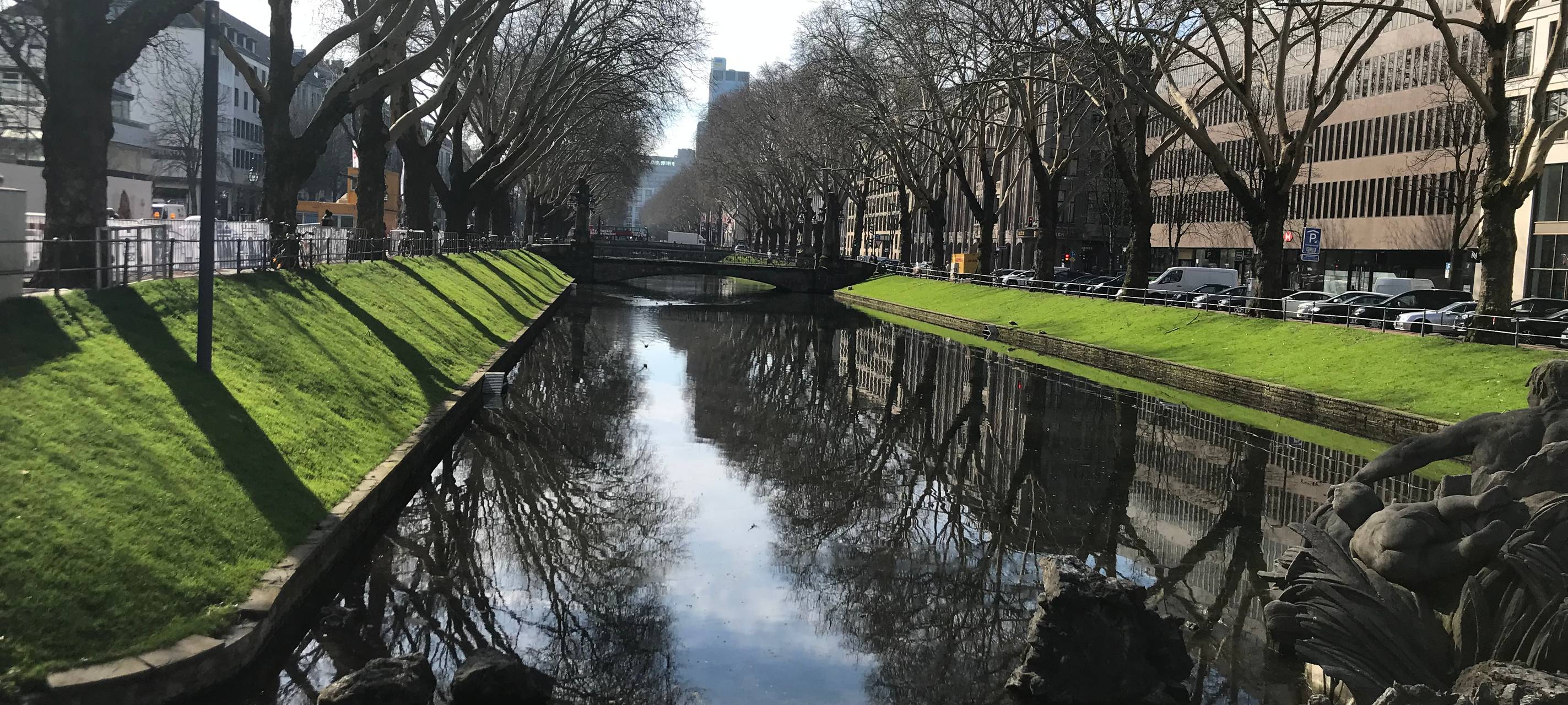 Düsseldorf: Kö-Graben wird entschlammt