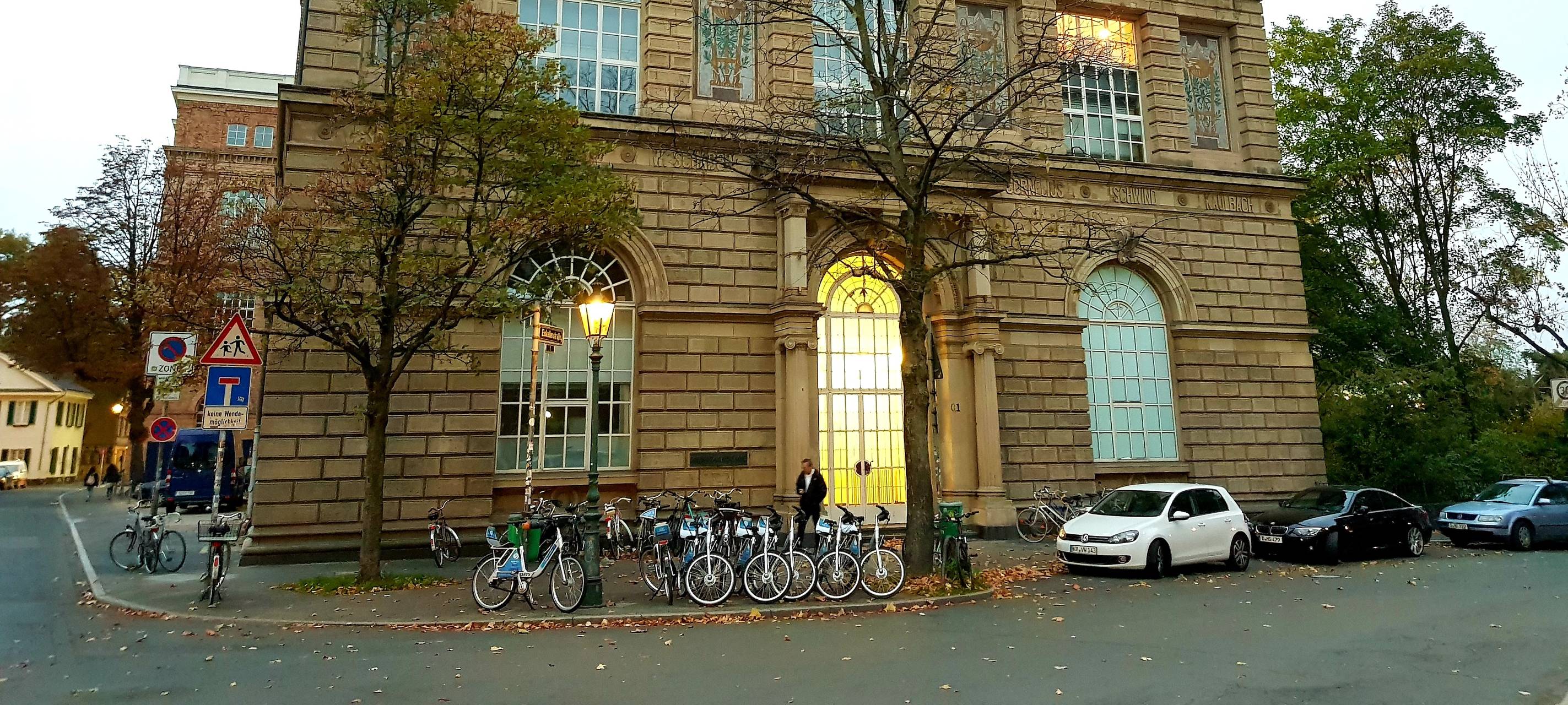 Die Frontansicht der Düsseldorfer Kunstakademie.
