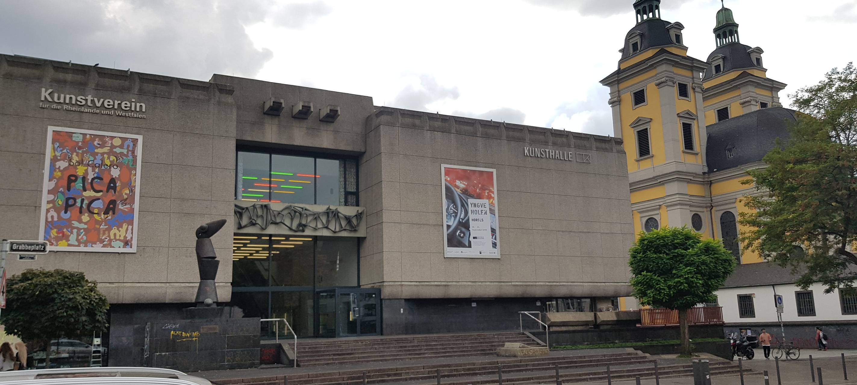 Die Kunsthalle am Grabbeplatz in der Düsseldorfer Altstadt.