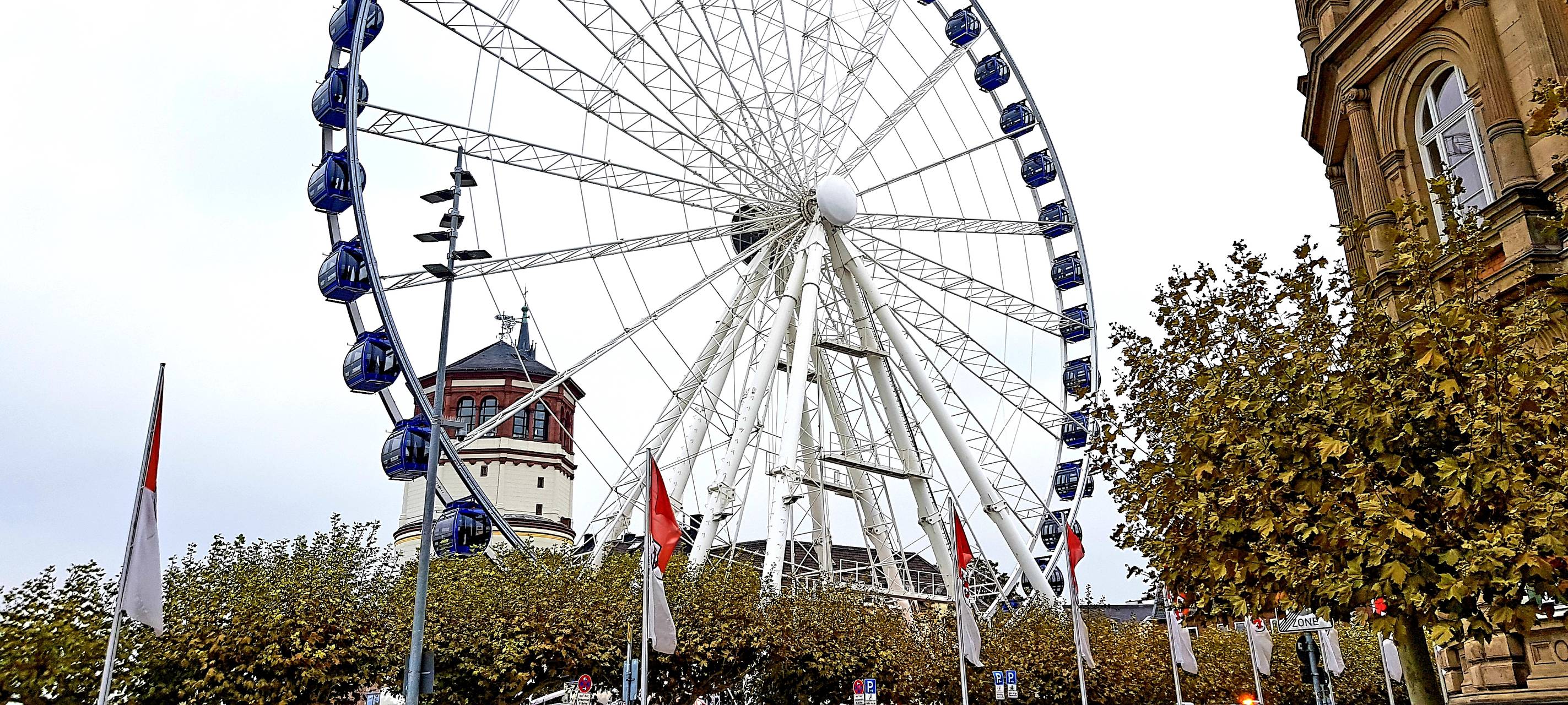Düsseldorfer Riesenrad wird wieder aufgebaut