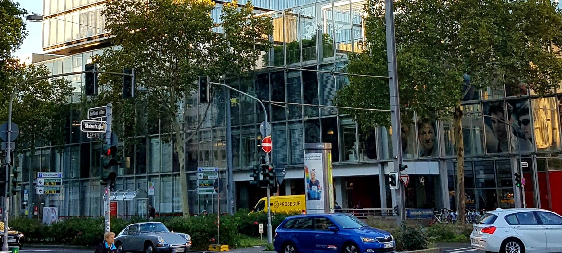 Das Hochhaus der Stadtsparkasse Düsseldorf auf der Berliner Allee