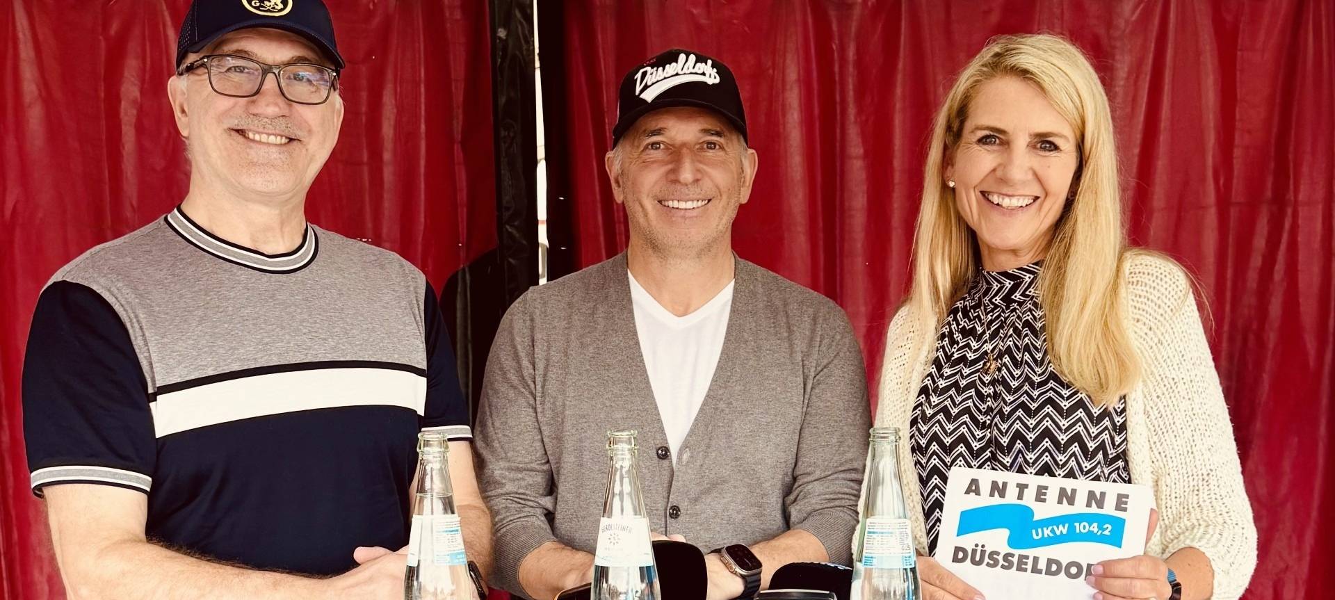 Claudia Monréal, Moderatorin bei Antenne Düsseldorf mit beiden DEG-GF Rick Amann und Andreas Niederberger