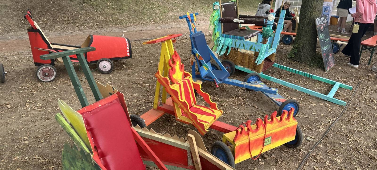 Spielgeräte der Ferienaktion "Düsseldörfchen".