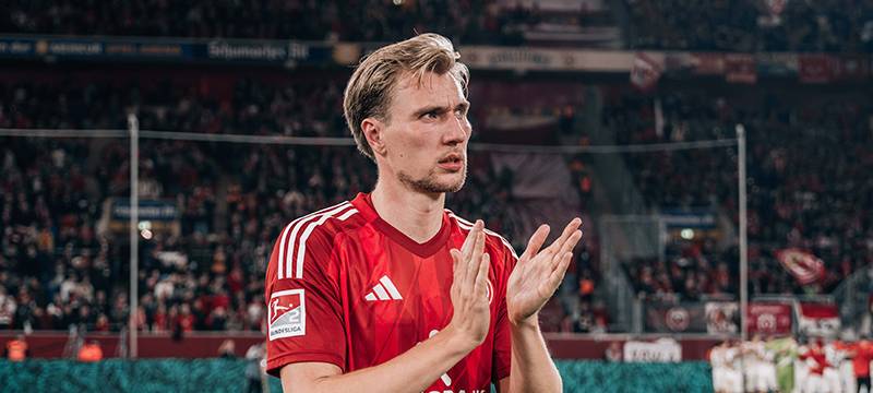 Vincent Vermeij klatsch nach dem Spiel ins Publikum.