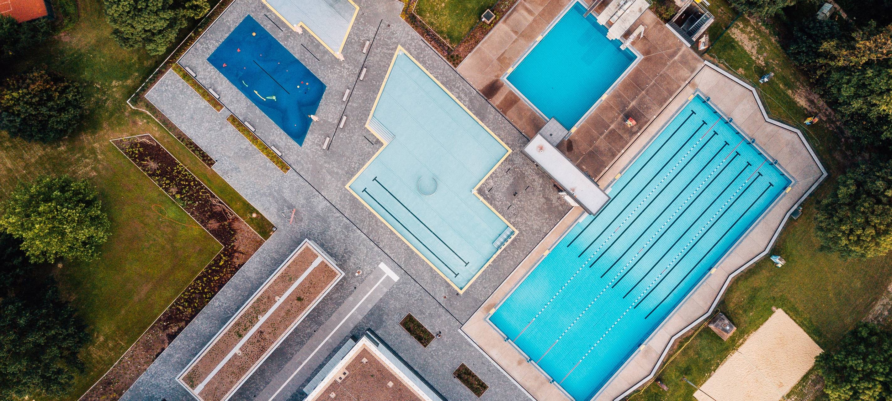 Das Allwetterbad in Flinger von oben.
