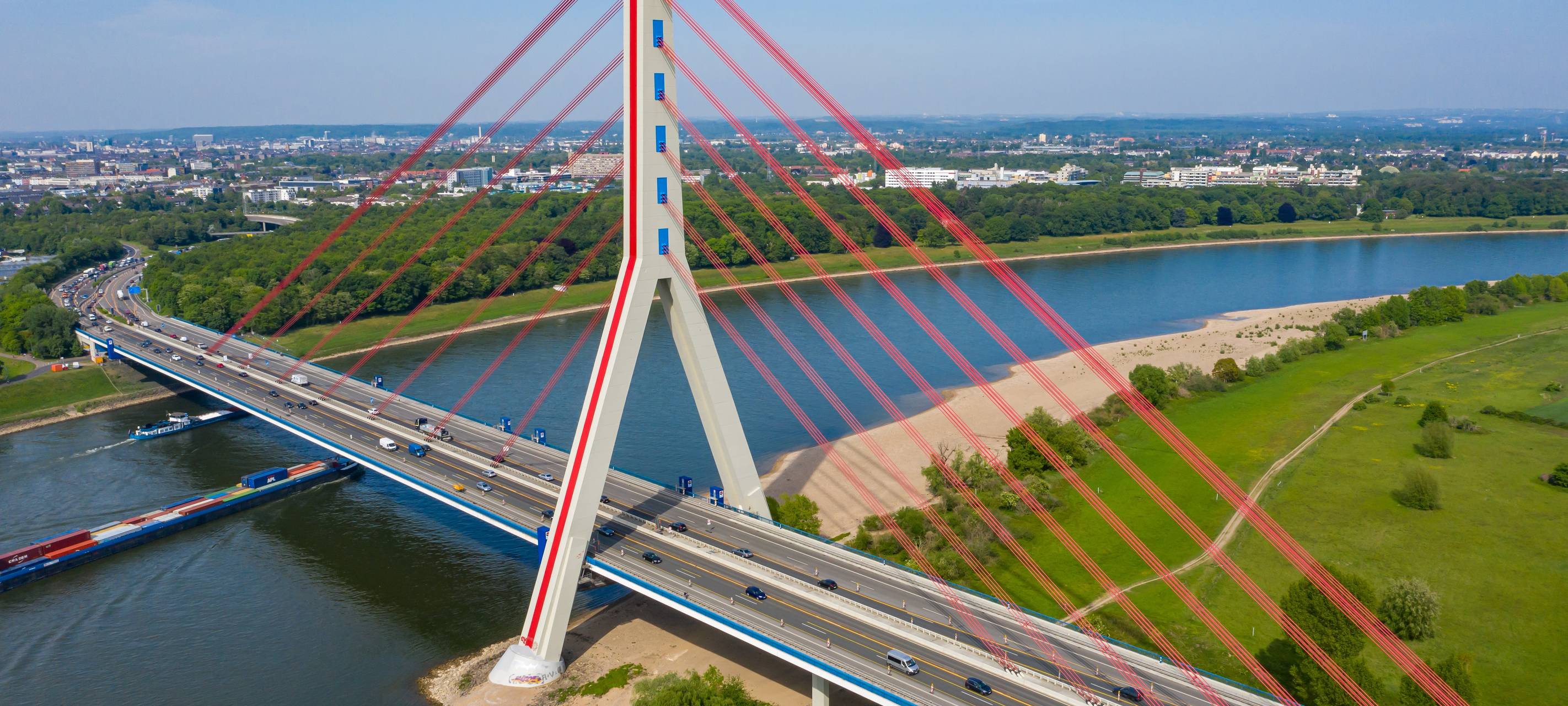 Die Fleher Brücke von oben.