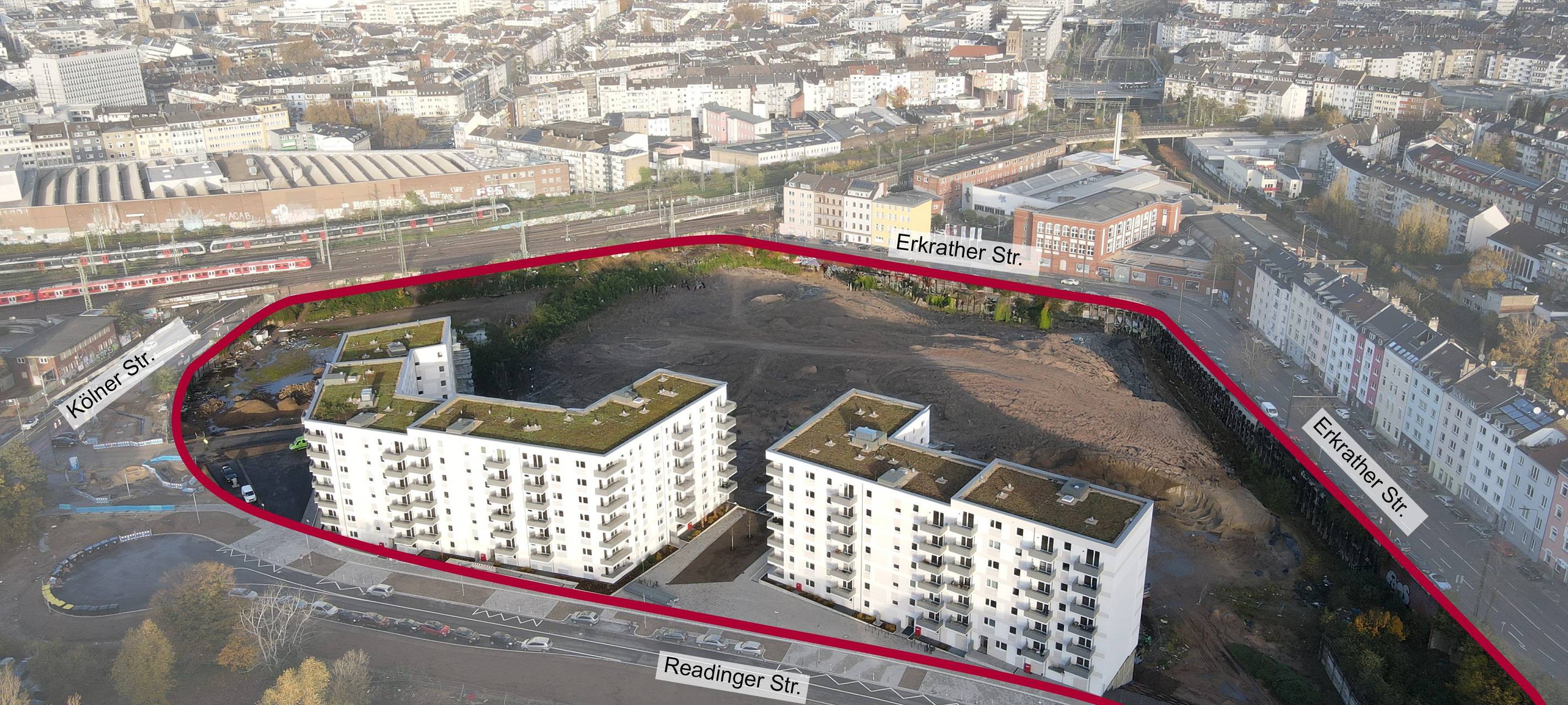 Plan für das brachliegende Gelände hinter dem Hauptbahnhof zur Erkrather Straße hin. Auf dem Baufeld stehen bereits zwei große, weiße Gebäude.