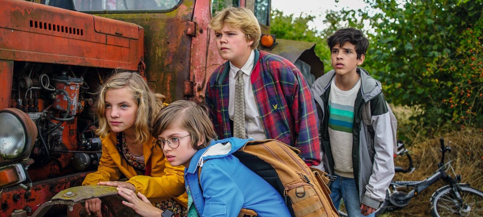 Auf dem Foto sehen wir die vier Detektive verfolgen eine heiße Spur.