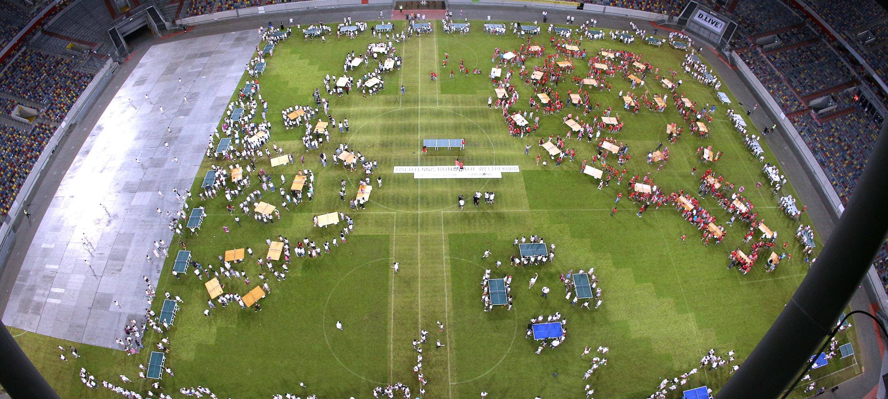 Grundschüler stellen neuen Weltkrekord in der Arena auf