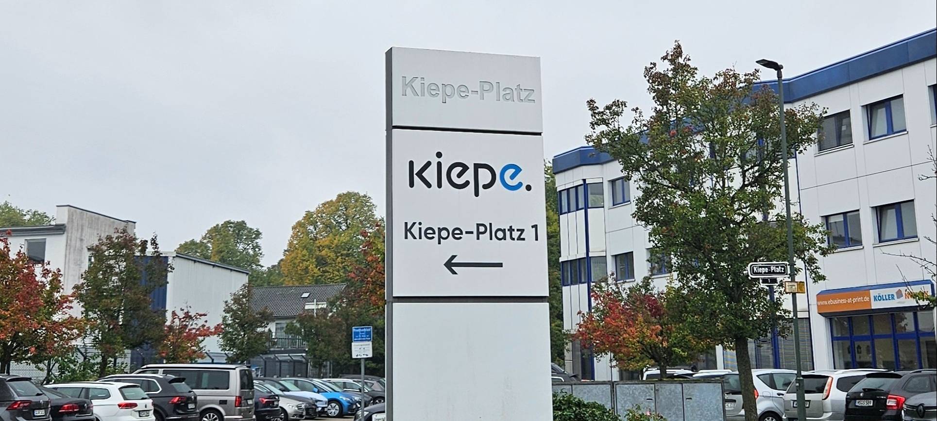 Kiepe Platz 1 mit Kiepe Schild in der Mitte.