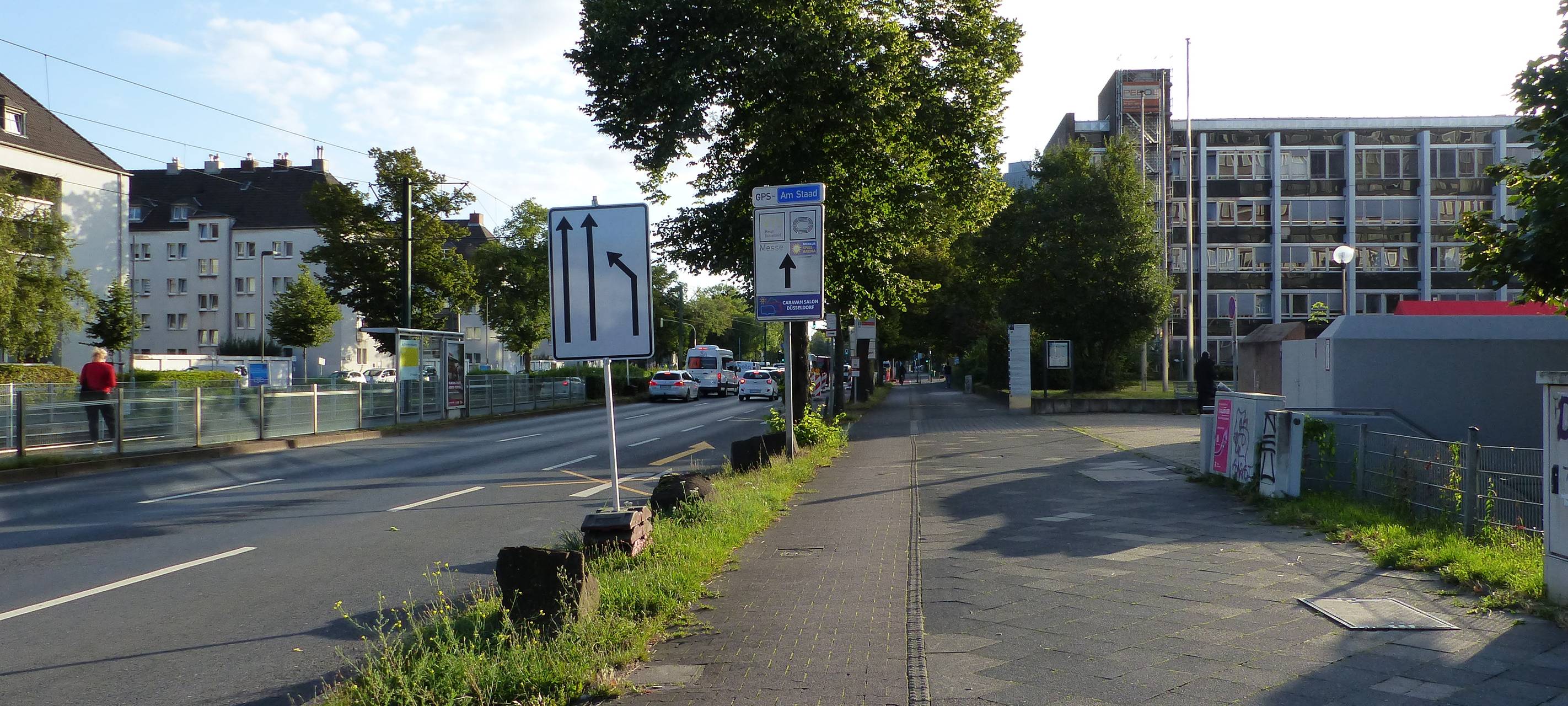 Der noch nicht modernisierte Radweg an der Straße Auf’m Hennekamp.