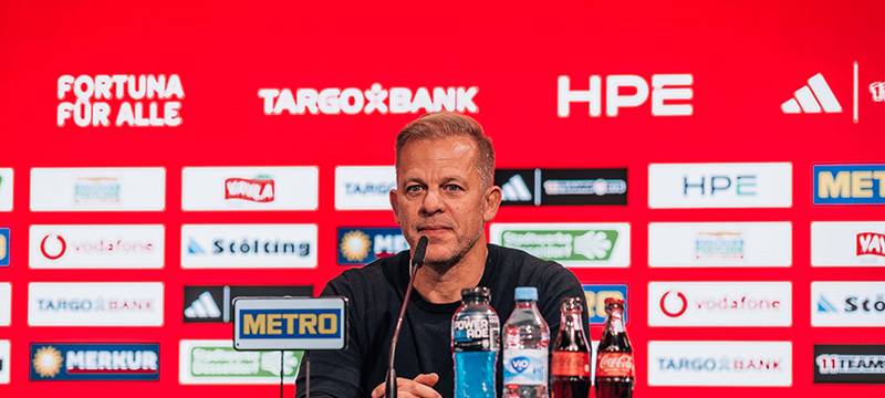 Fortuna-Trainer Markus Anfang auf der Pressekonferenz