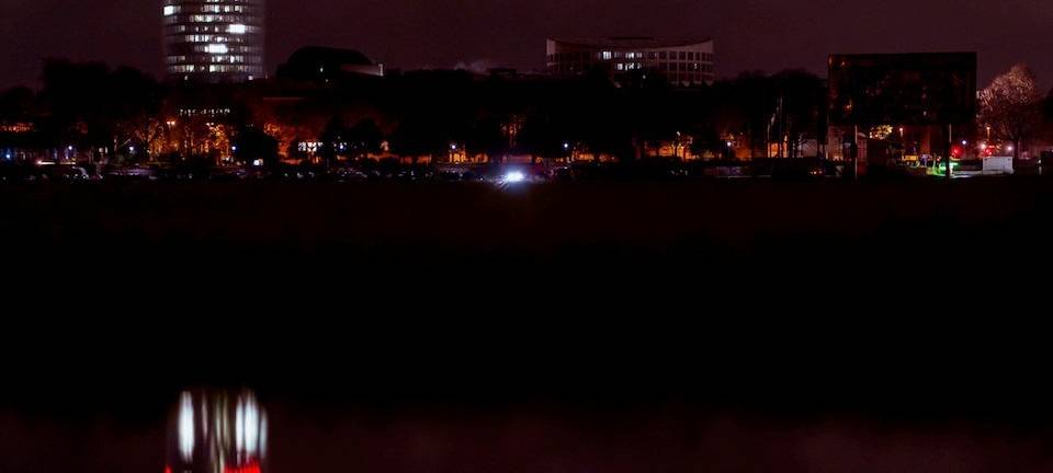 Bilder von der Laserscape „Comet of Europe". Rote Laser erleuchten den Himmel von Düsseldorf.