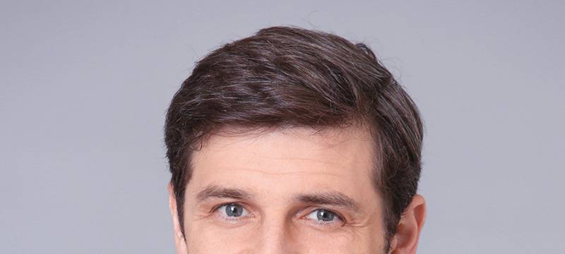 Orndungsdezernent Christian Zaum lächelt in die Kamera.