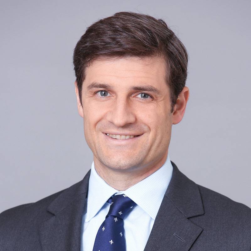 Orndungsdezernent Christian Zaum lächelt in die Kamera.