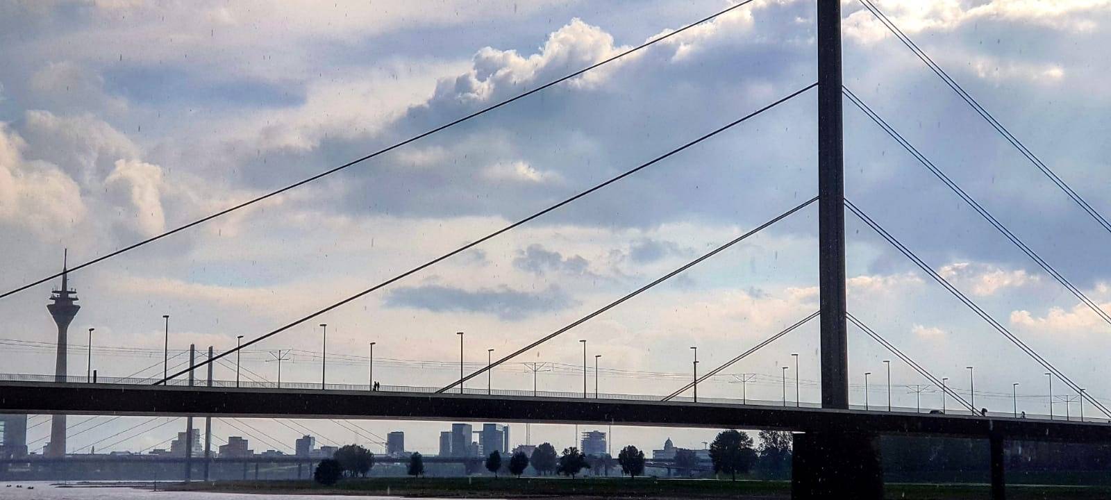 Höhere Brückengeländer in Düsseldorf