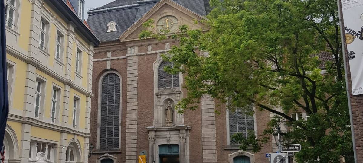 Düsseldorfer Maxkirche vorerst ohne Kreuz und Wetterhahn