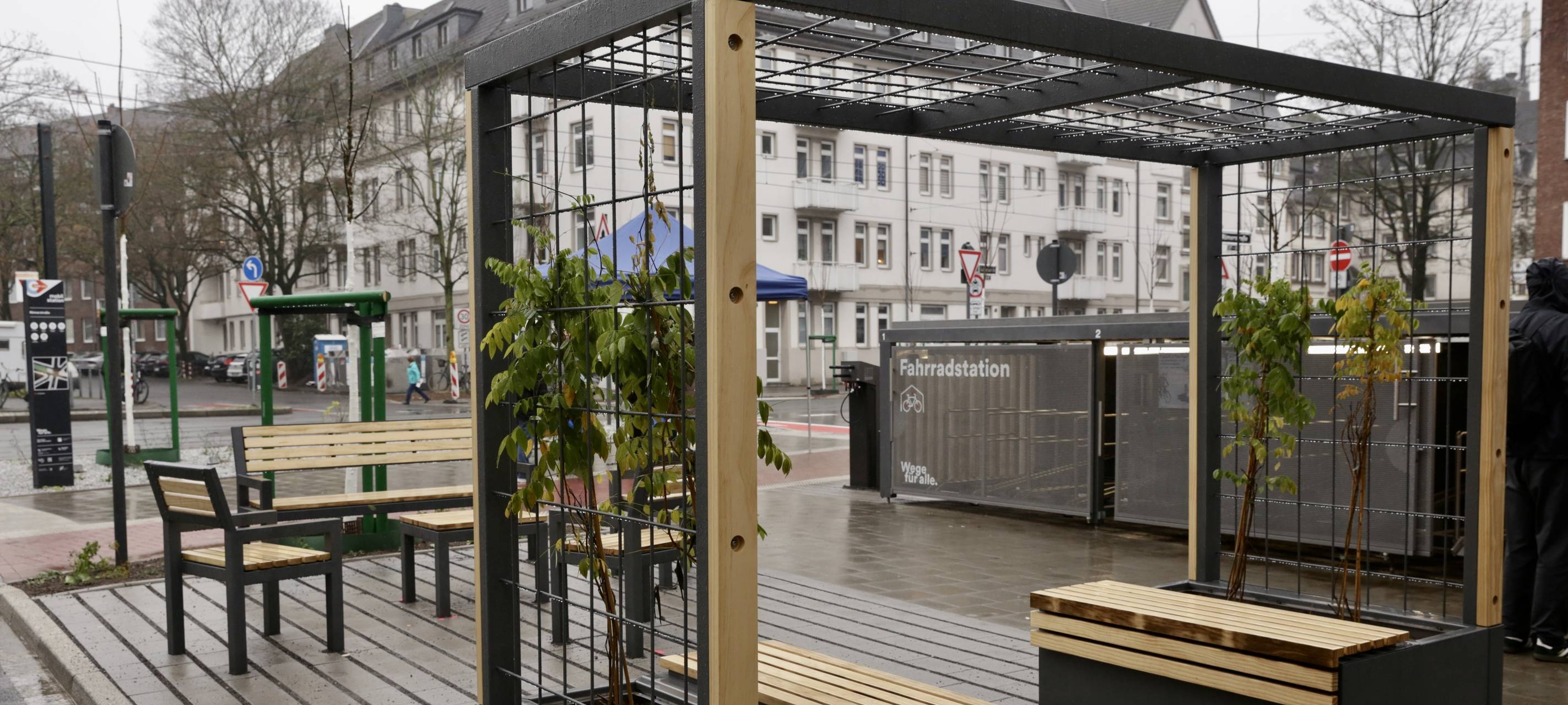 An der Römerstraße in Derendorf wurde eine weitere Mobilitätsstation eröffnet. Neben Fahrradstationen und Carsharing-Plätzen gibt es dort auch Sitzplätze und Außengastronomie.